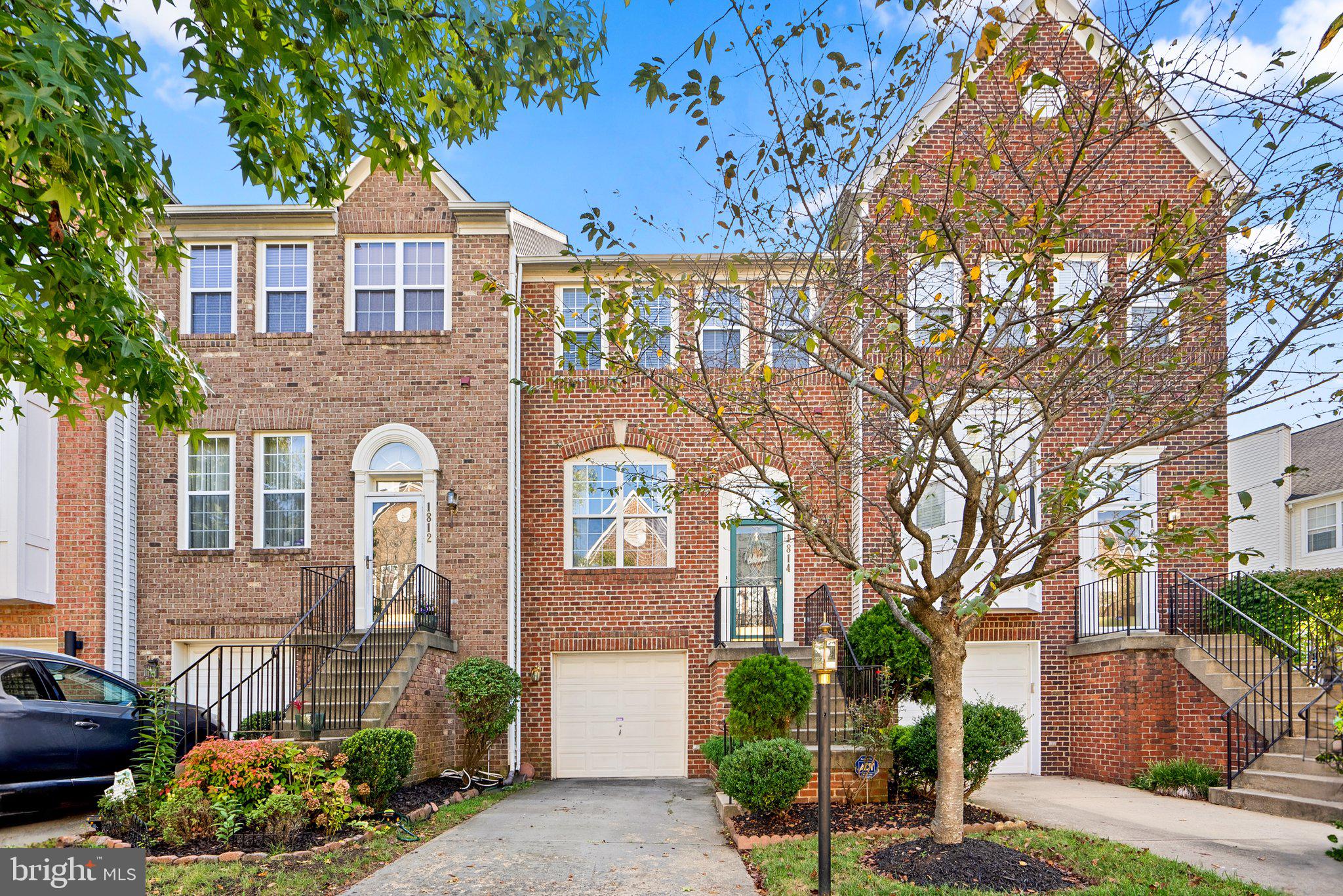 WOODVIEW VILLAGE PLAT 1 - Residential