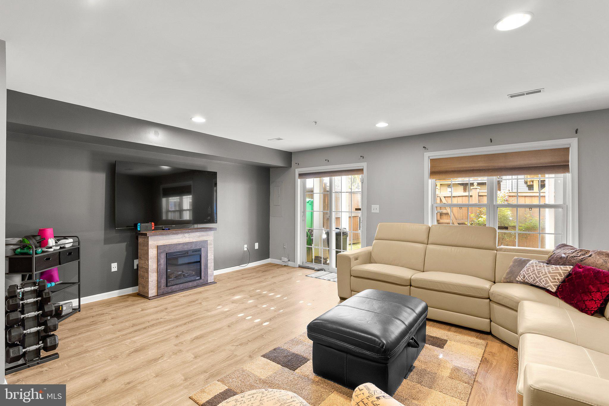 WOODVIEW VILLAGE PLAT 1 - Residential