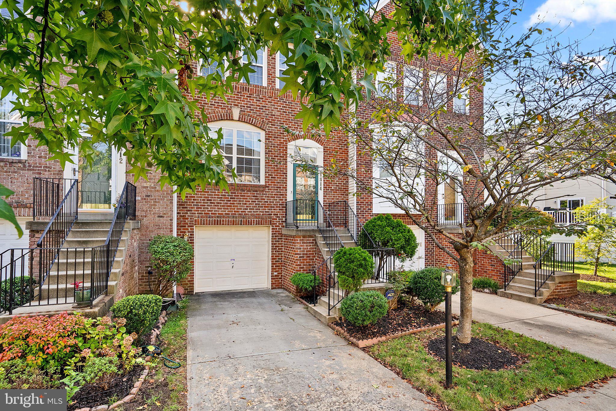 WOODVIEW VILLAGE PLAT 1 - Residential