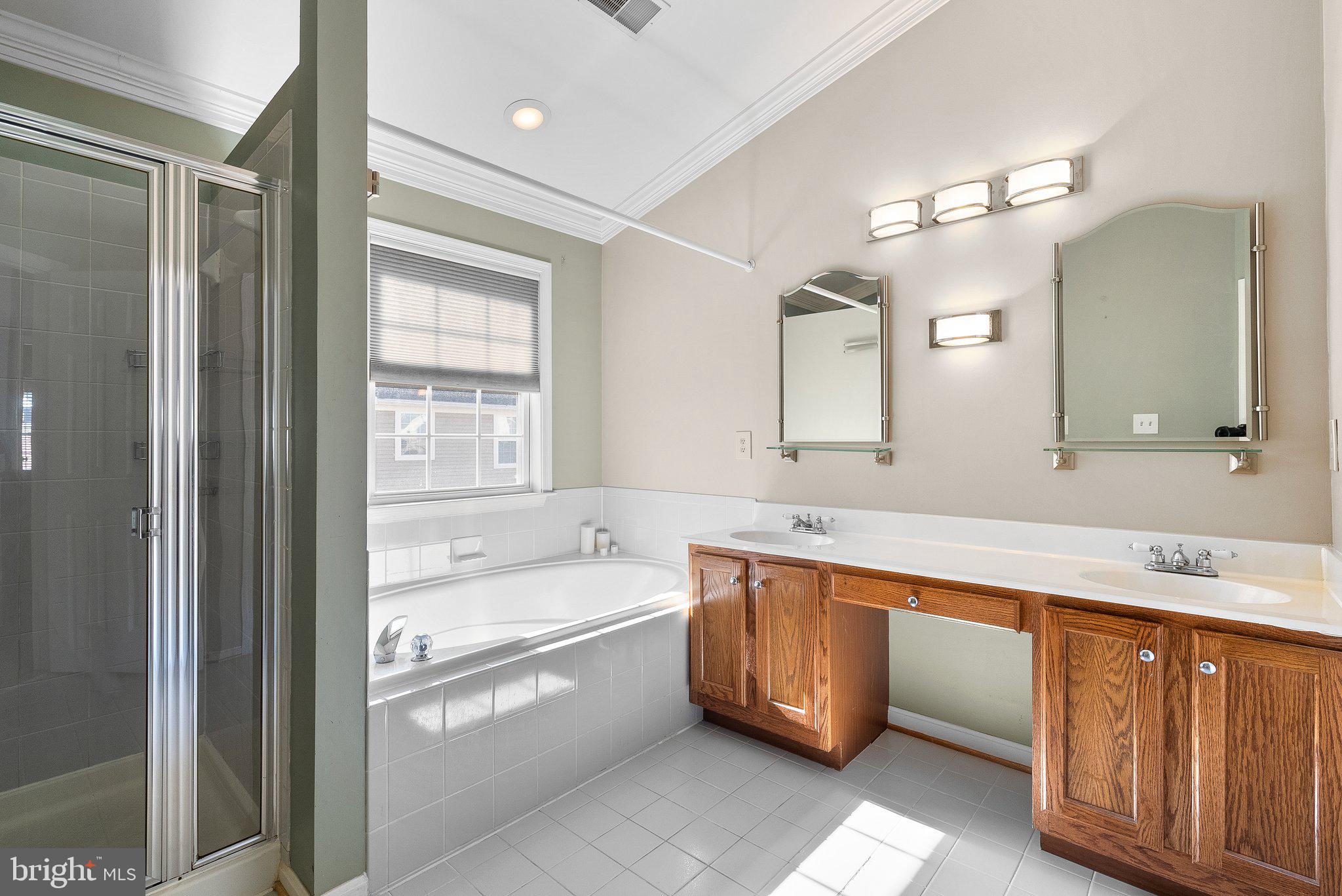 WOODVIEW VILLAGE PLAT 1 - Residential