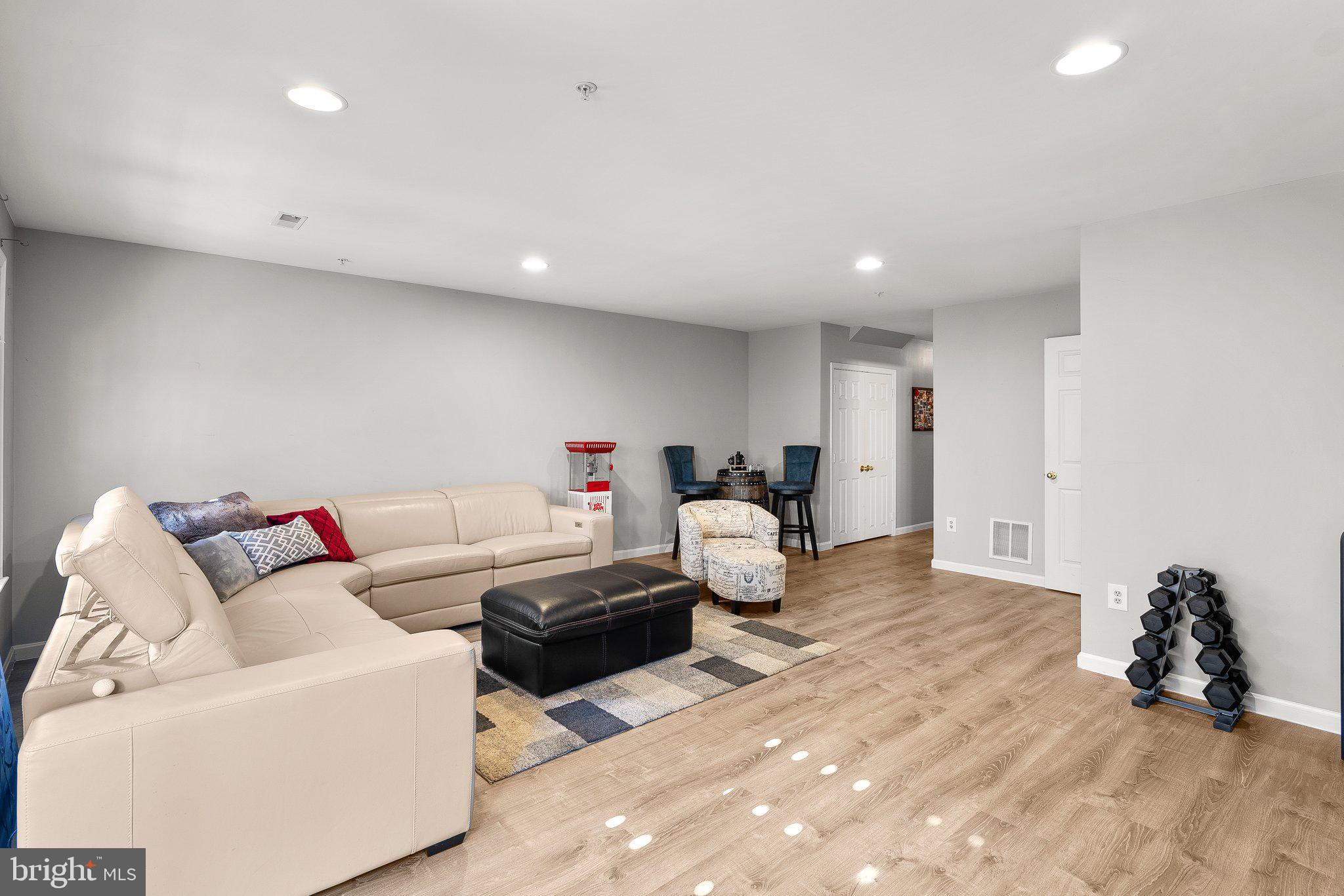 WOODVIEW VILLAGE PLAT 1 - Residential