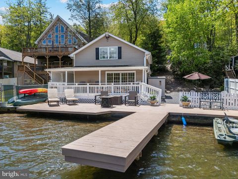 34 S LAKE DRIVE LAKE HARMONY PA 18624