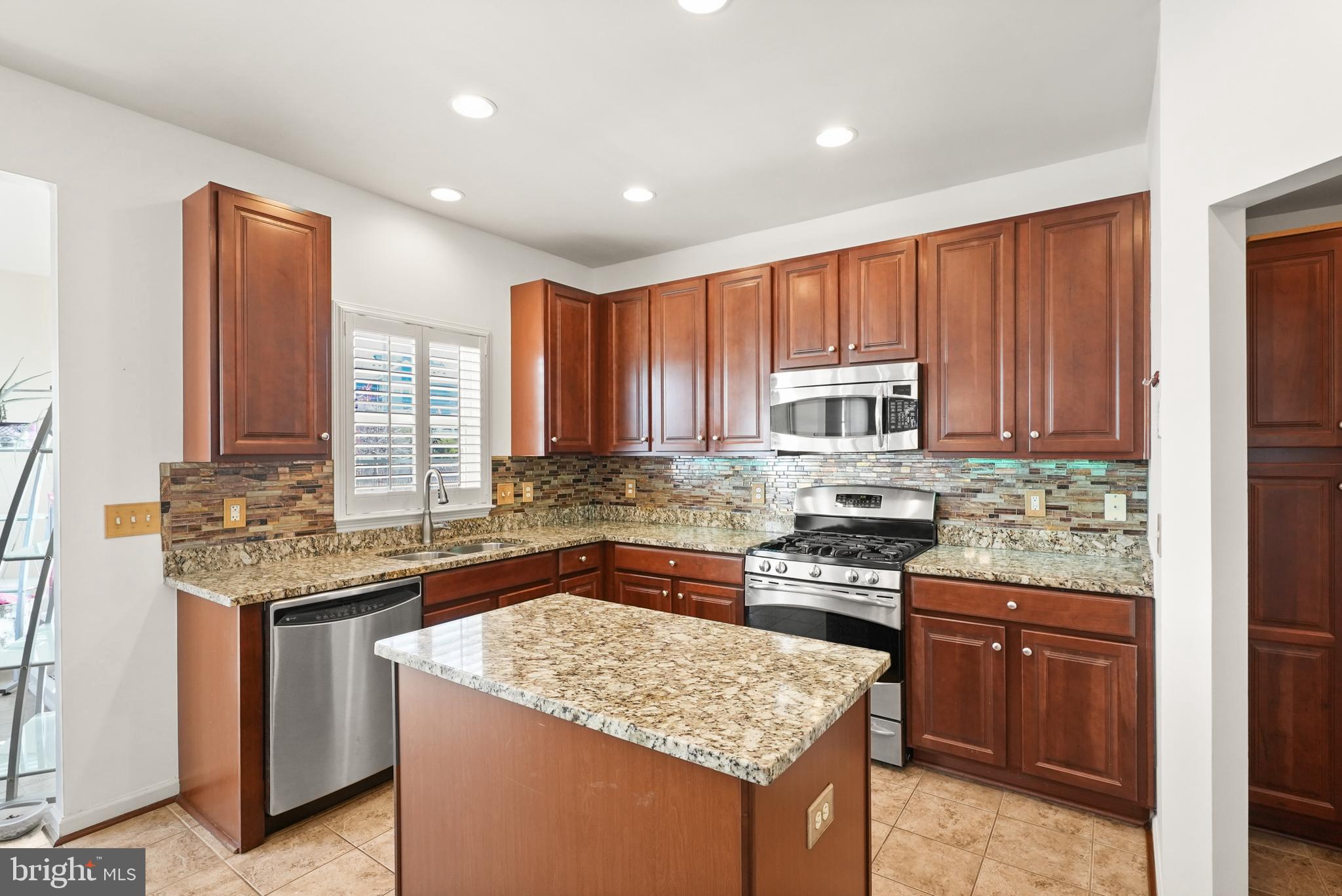 WAYSIDE VILLAGE - Residential