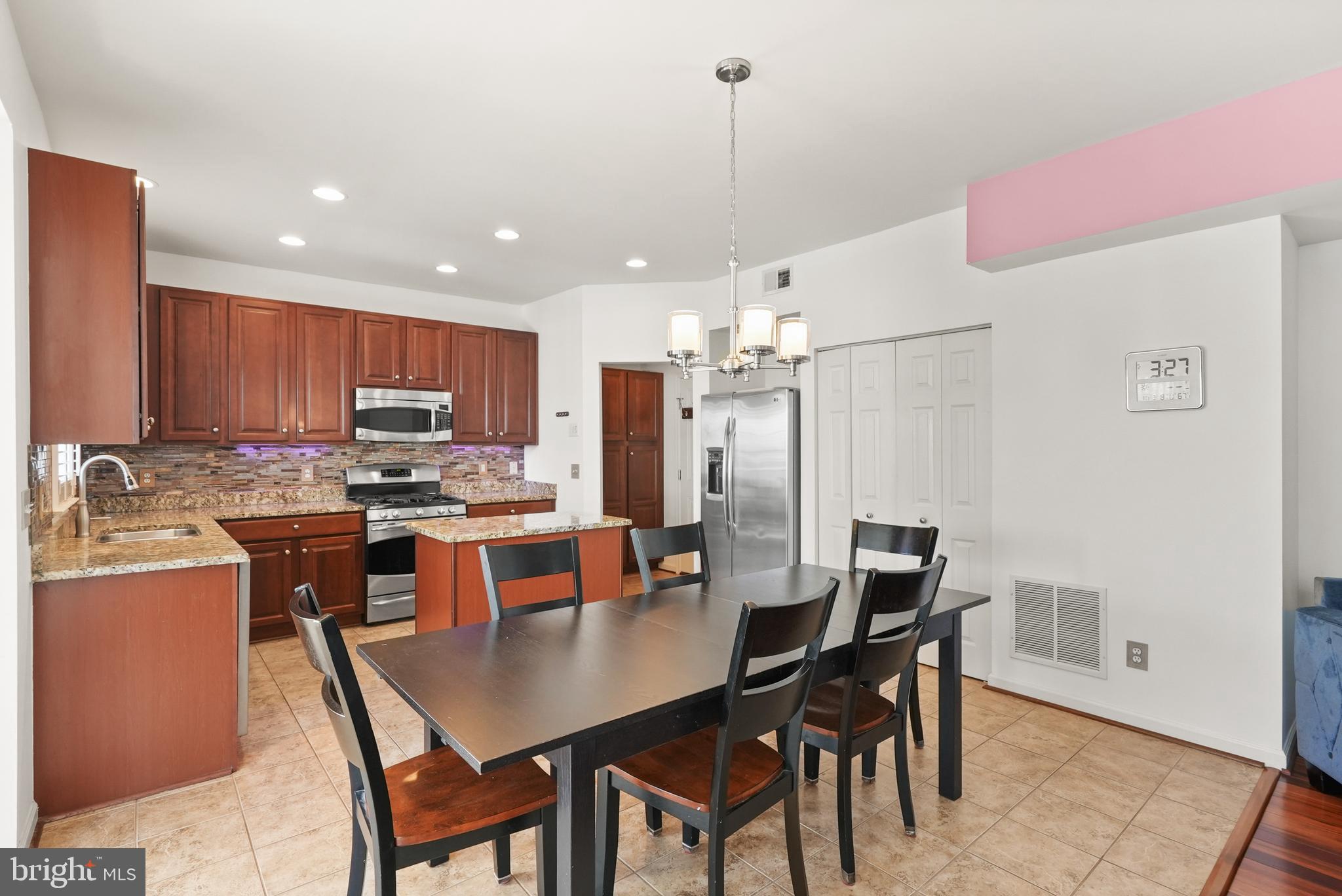 WAYSIDE VILLAGE - Residential