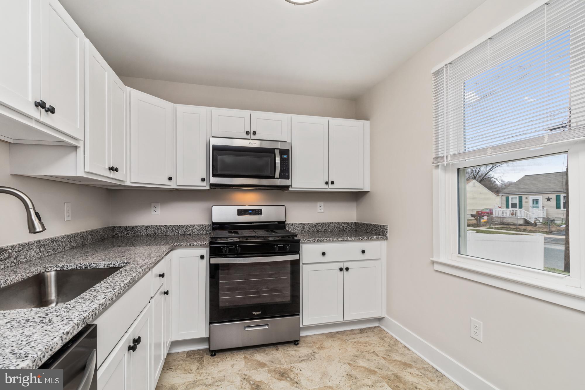 LYNDHURST - Residential