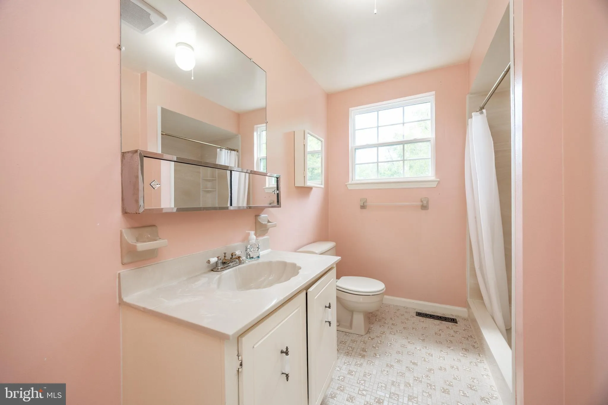 Collegeville, Pennsylvania 19426, United States, 4 Bedrooms Bedrooms, ,3 BathroomsBathrooms,Residential,Active,191005