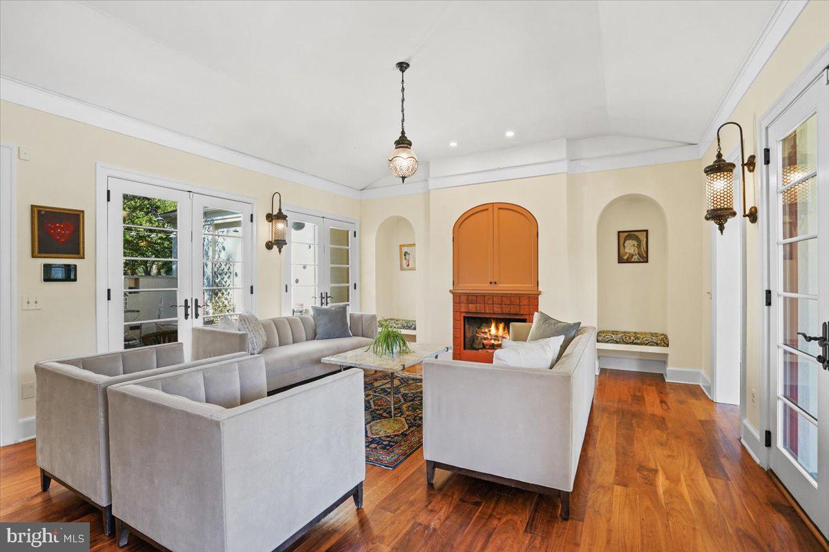 GREEN ACRES - Residential