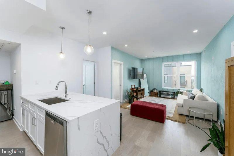 1019 17TH PLACE NE 401