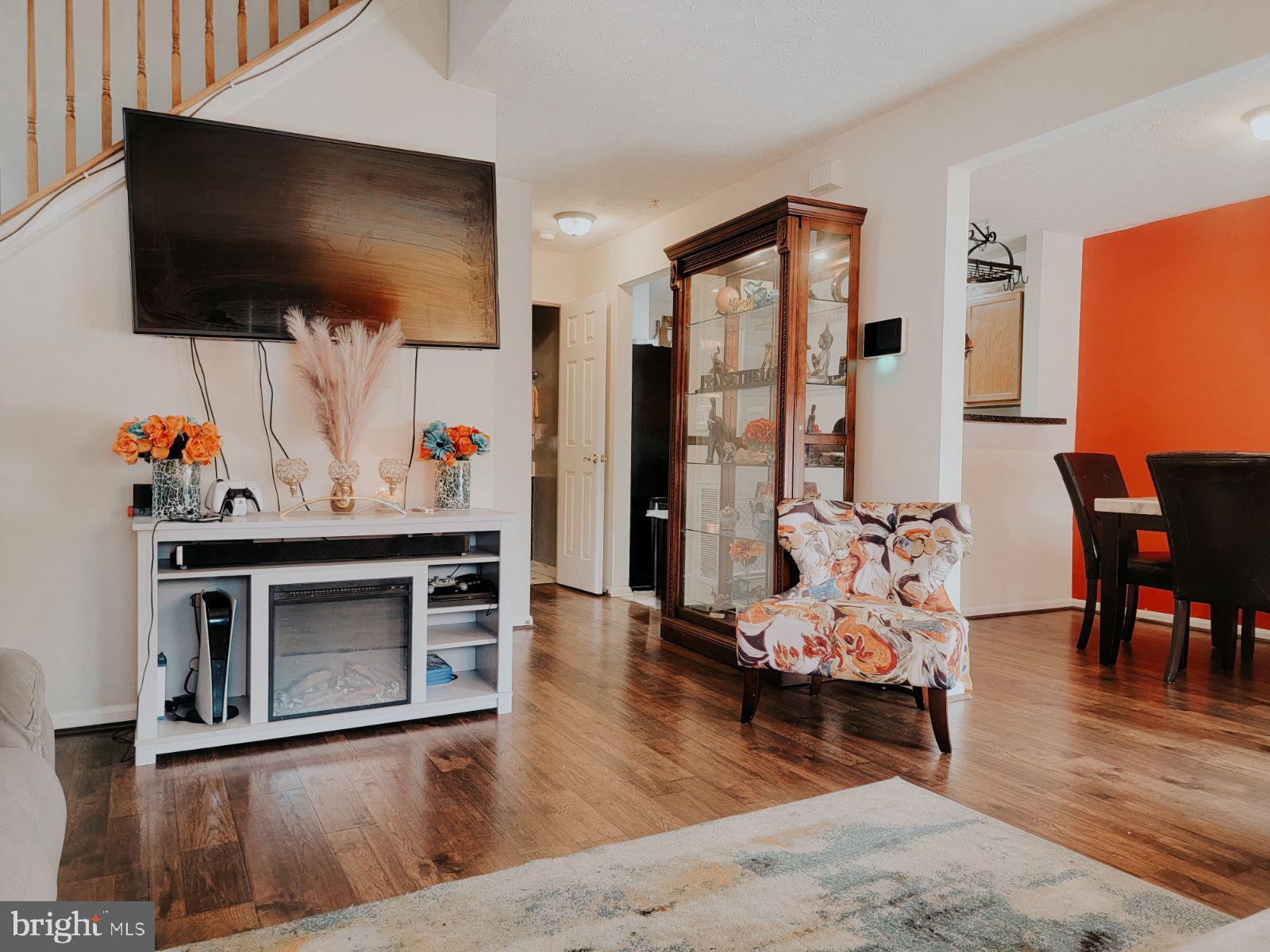 HICKORY HILLS - Residential