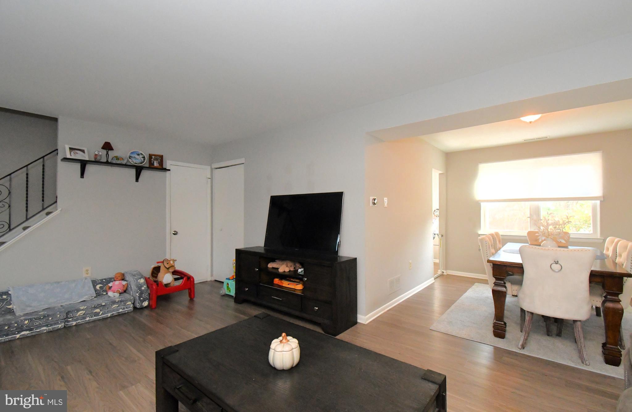 SAW MILL VALLEY - Residential