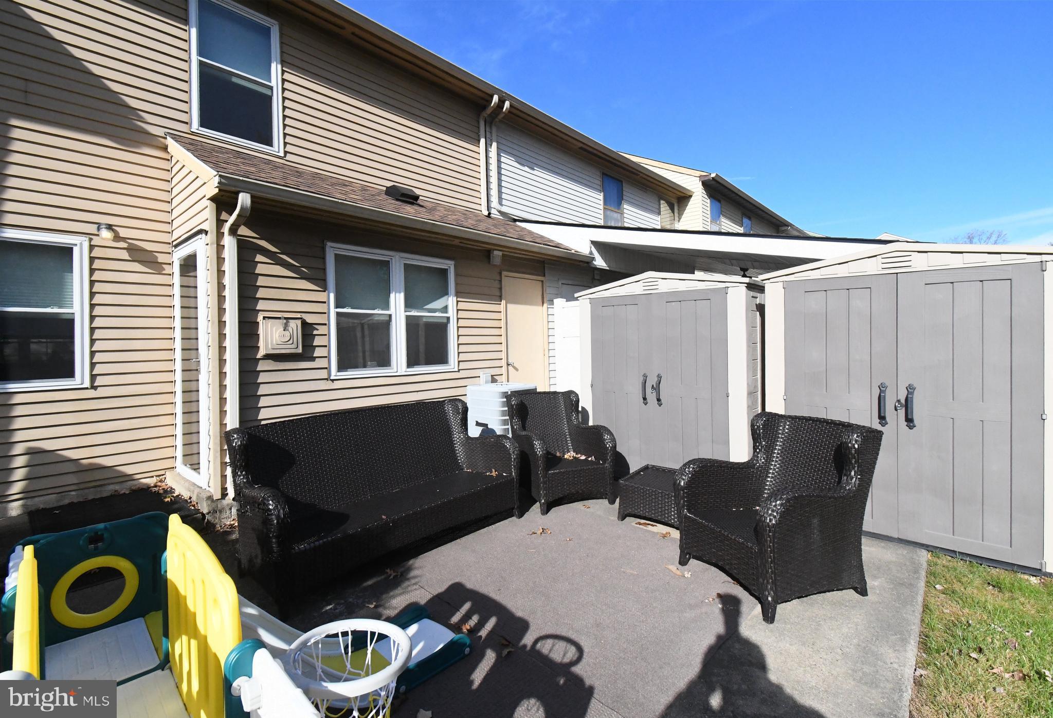 SAW MILL VALLEY - Residential