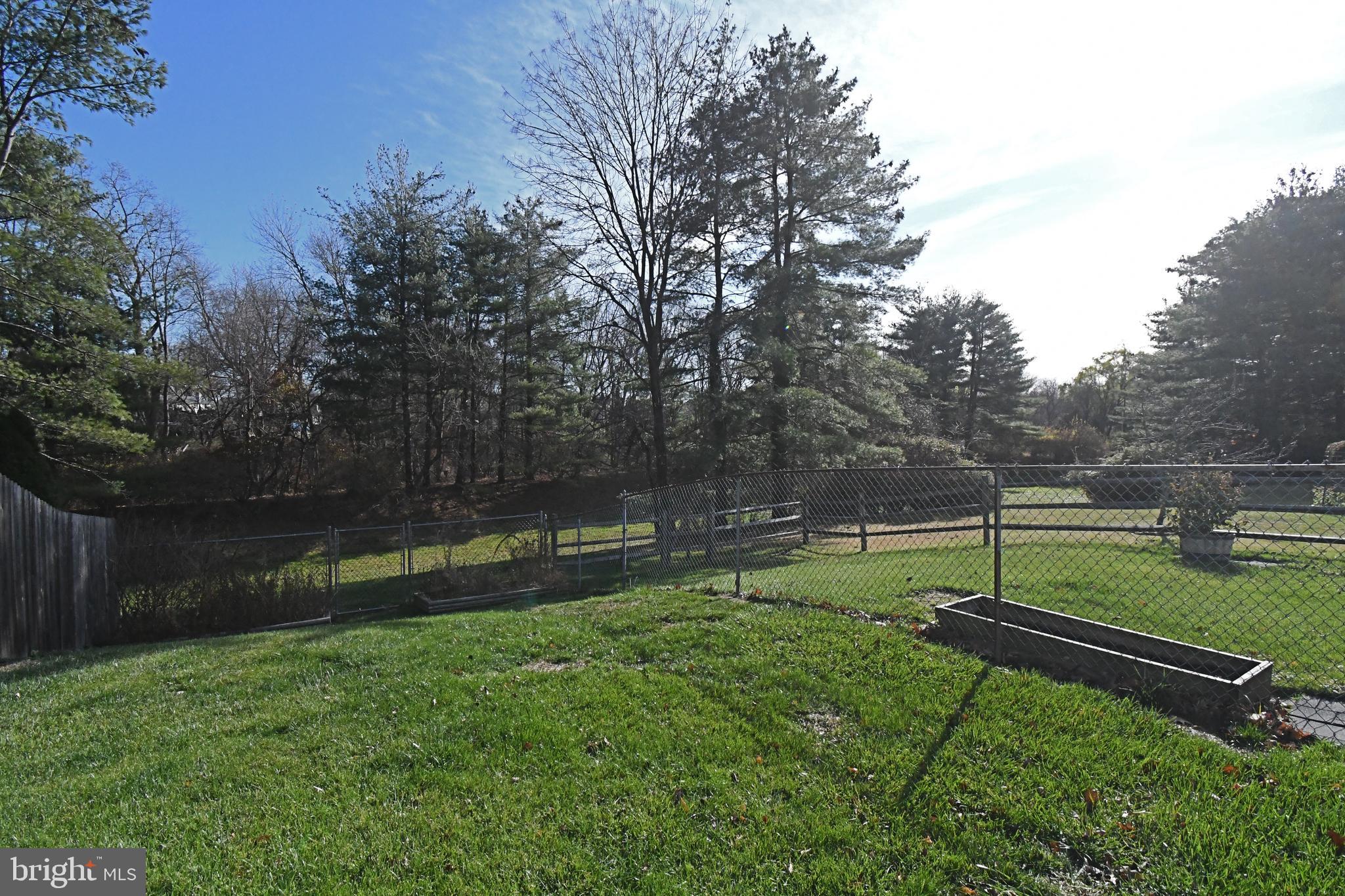 SAW MILL VALLEY - Residential