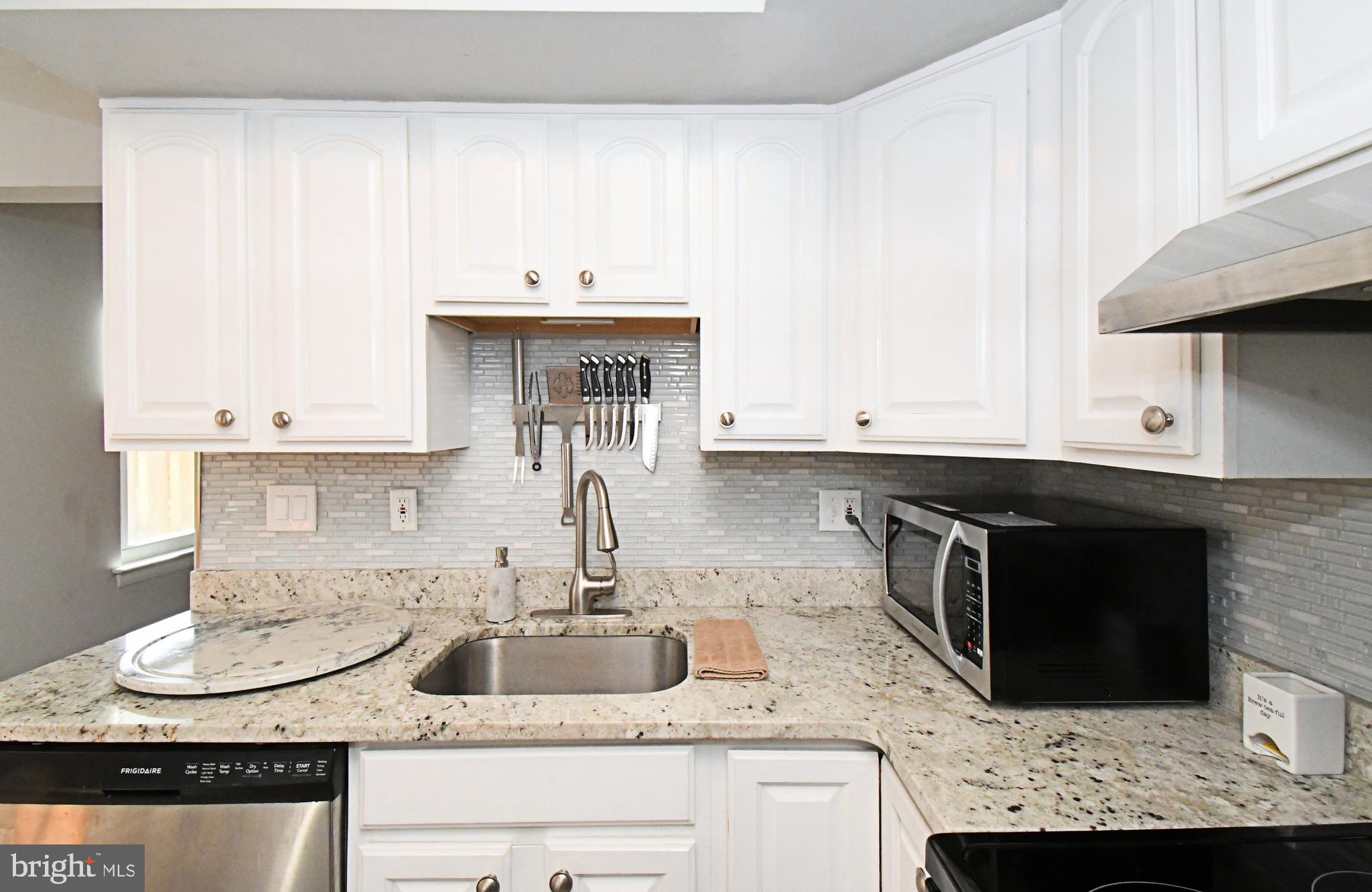 SAW MILL VALLEY - Residential