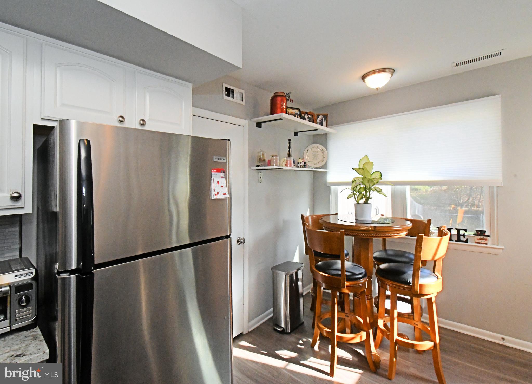 SAW MILL VALLEY - Residential