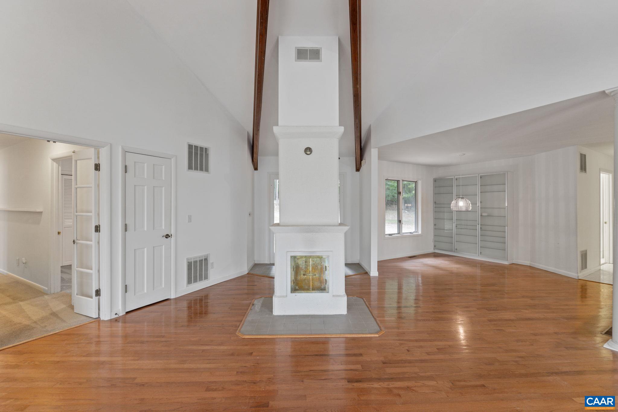 LAKE MONTICELLO - Residential