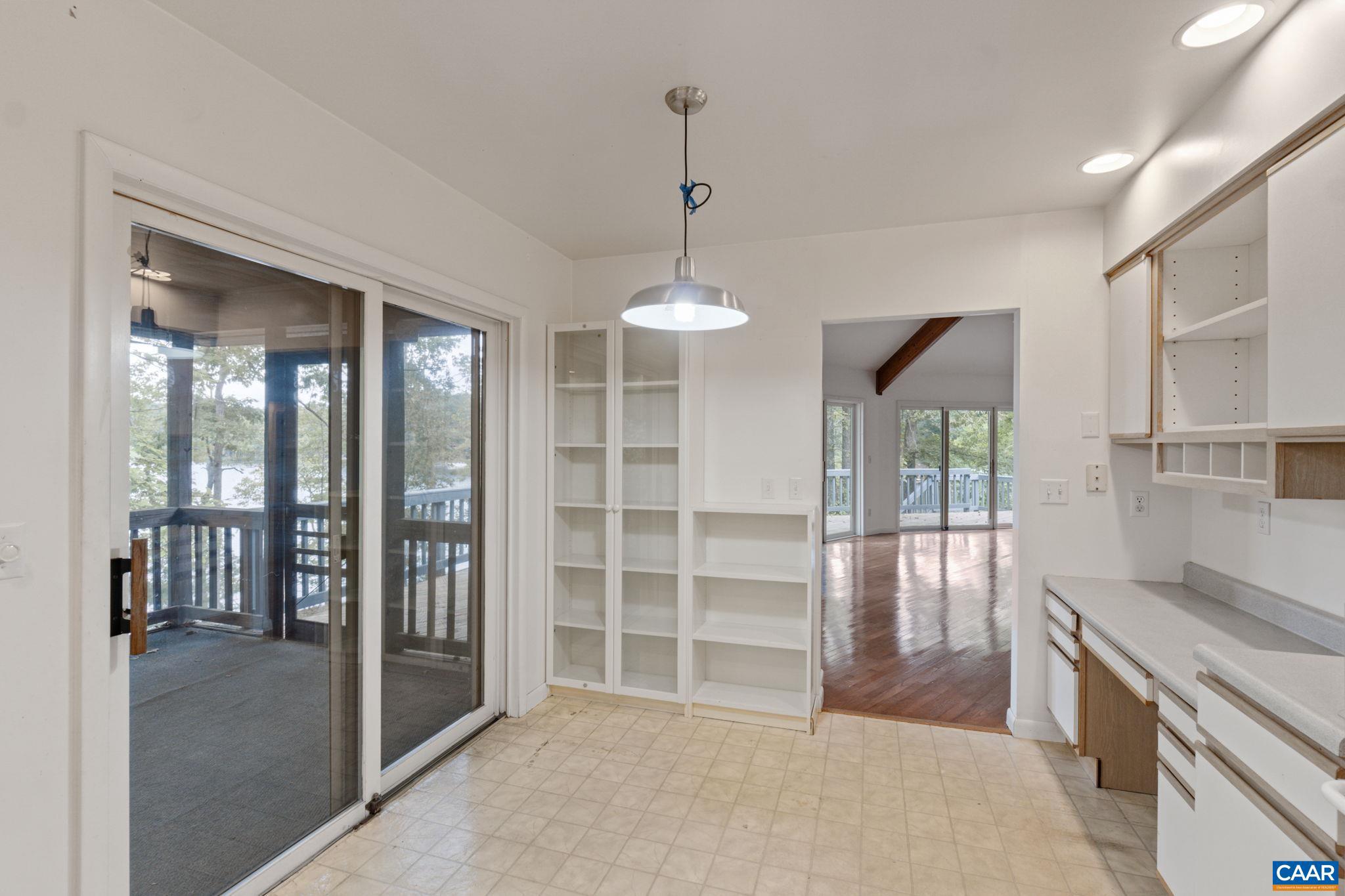 LAKE MONTICELLO - Residential