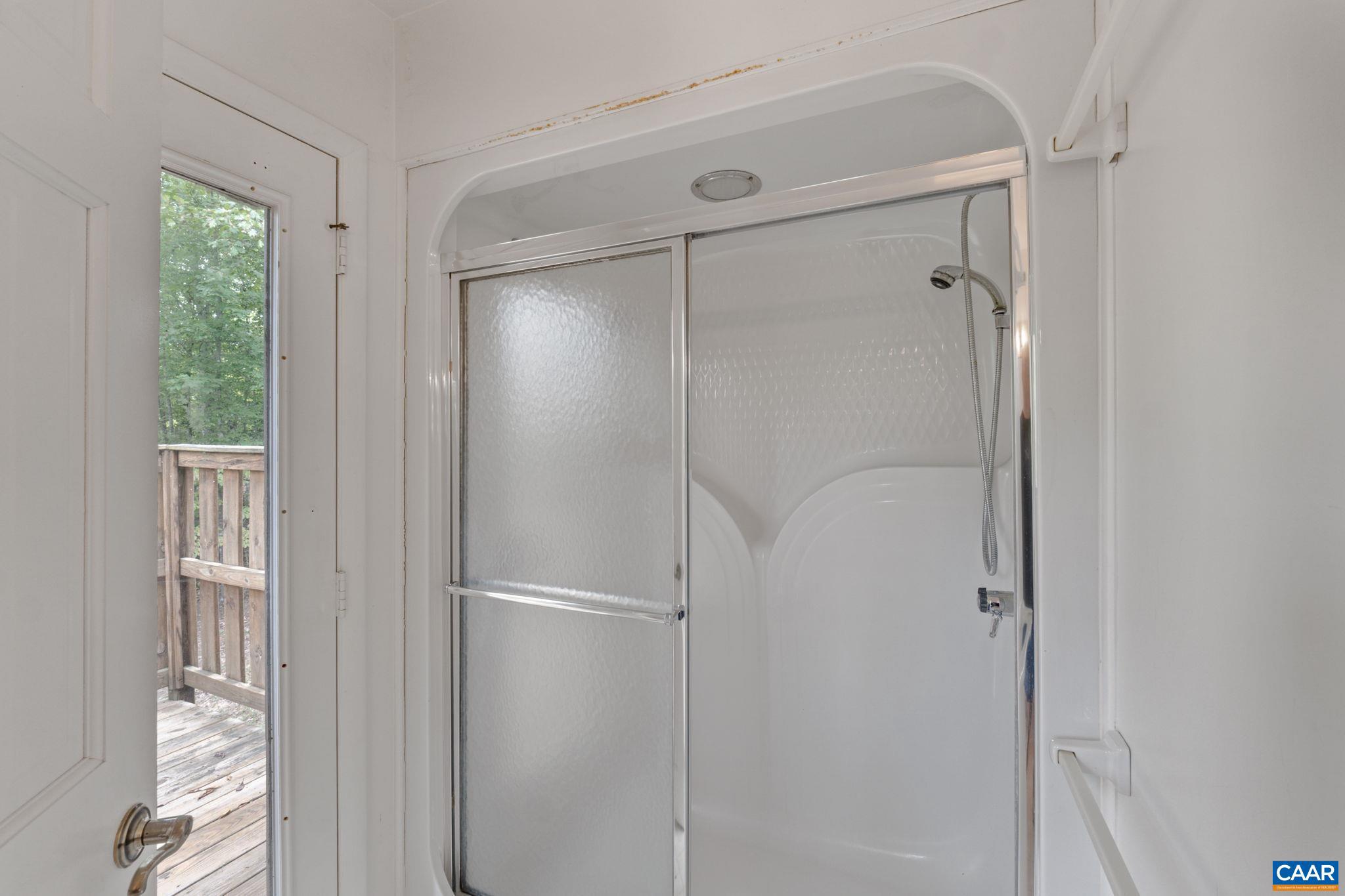 LAKE MONTICELLO - Residential