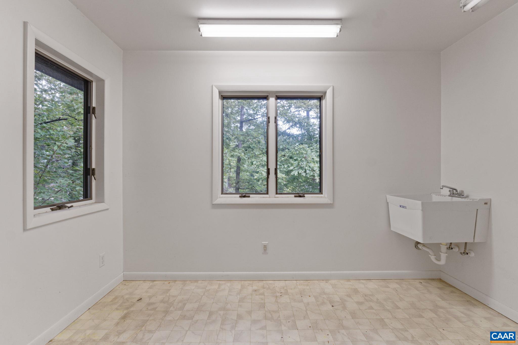 LAKE MONTICELLO - Residential