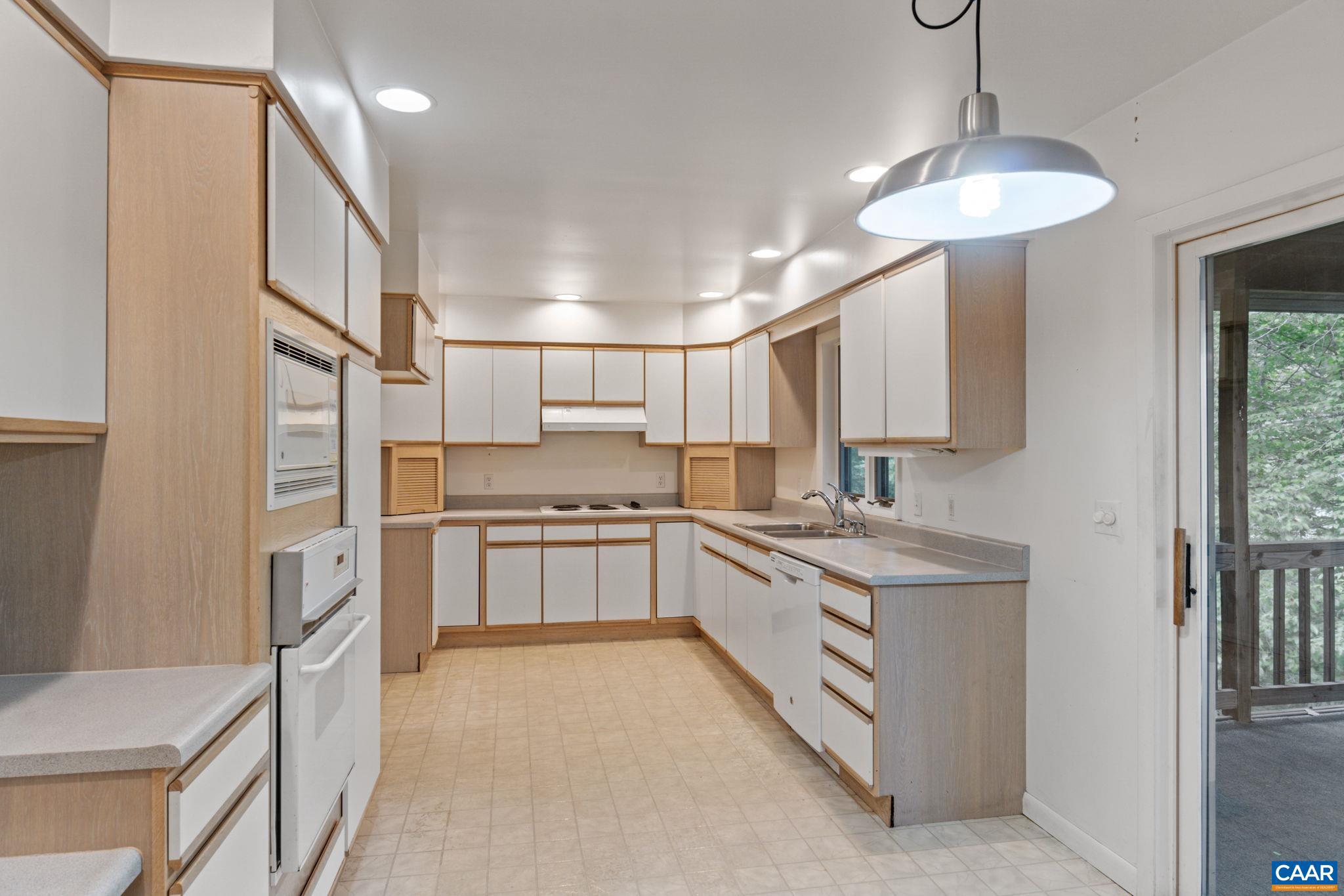 LAKE MONTICELLO - Residential