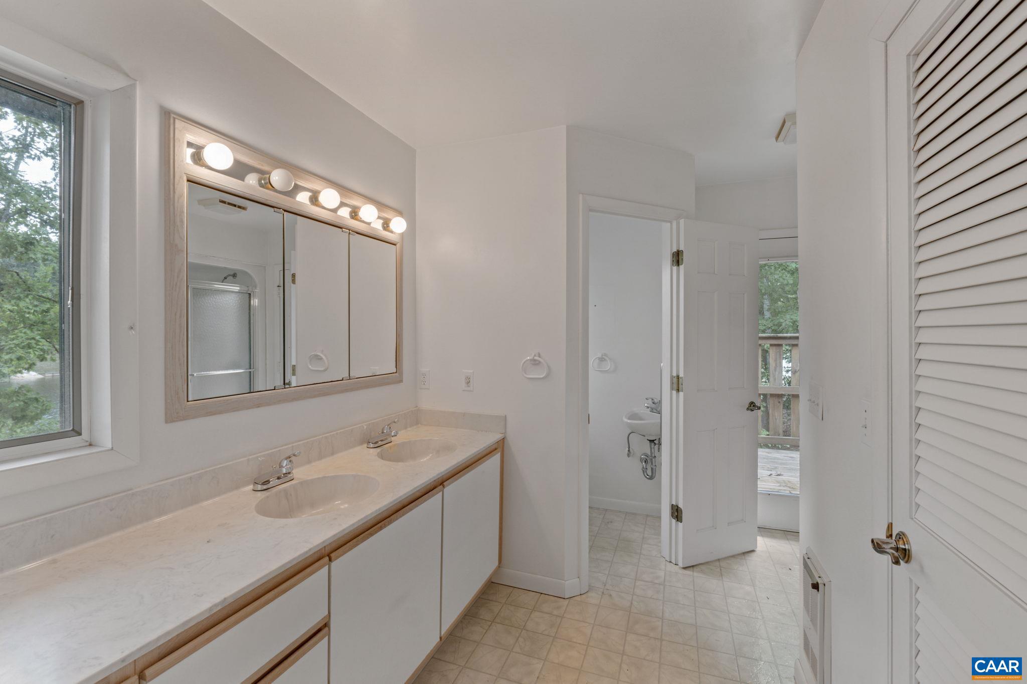 LAKE MONTICELLO - Residential