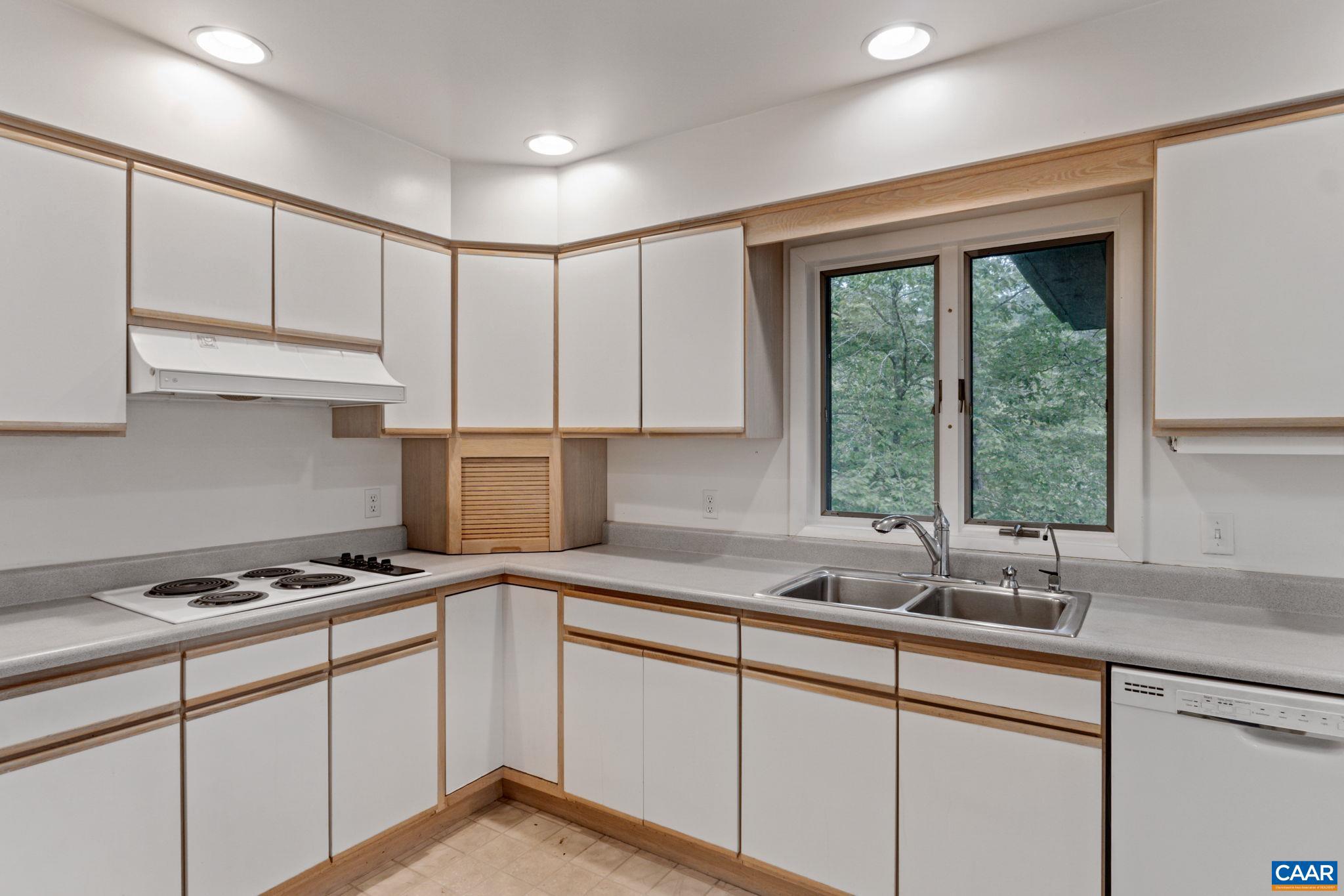 LAKE MONTICELLO - Residential