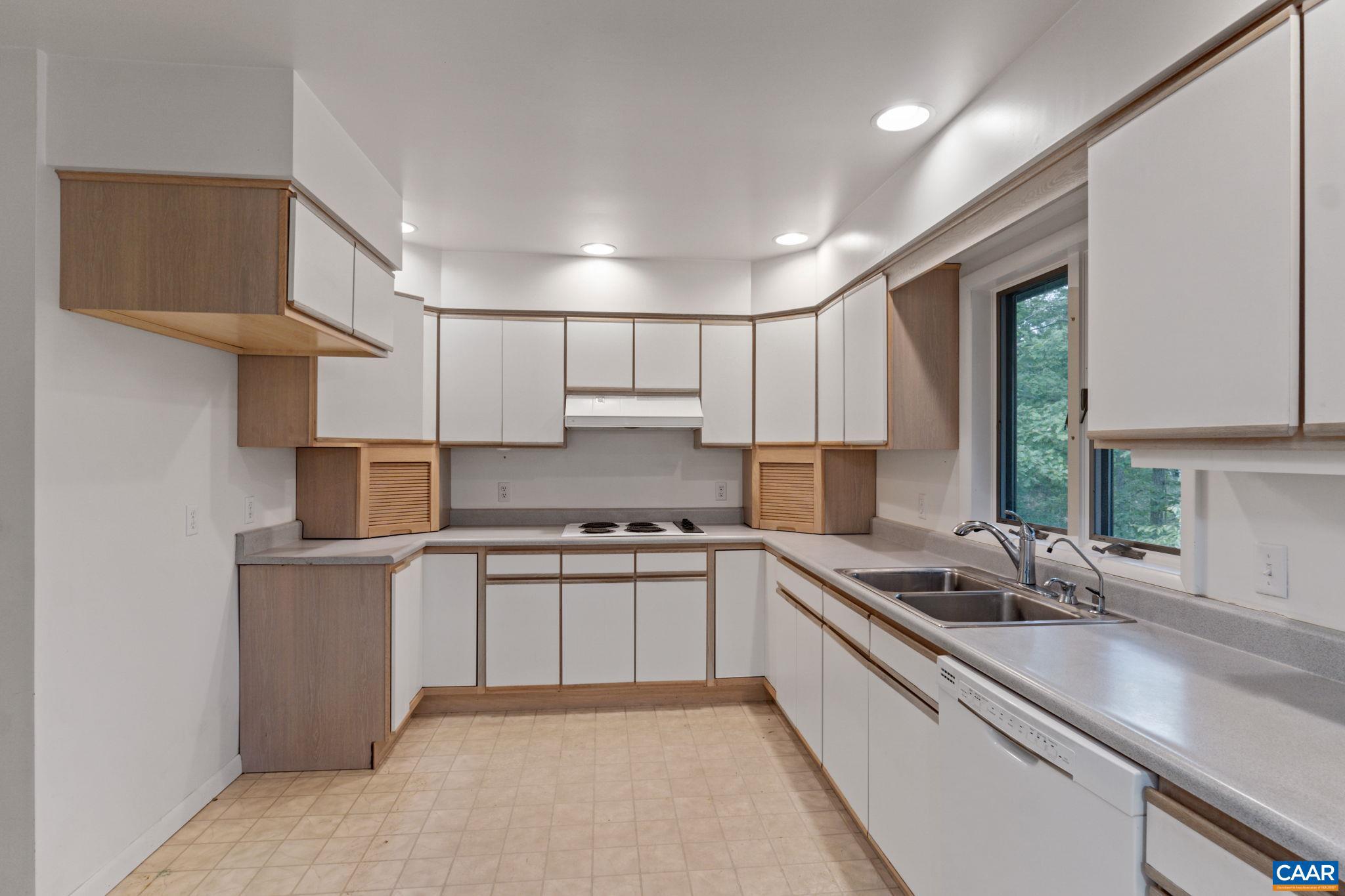 LAKE MONTICELLO - Residential