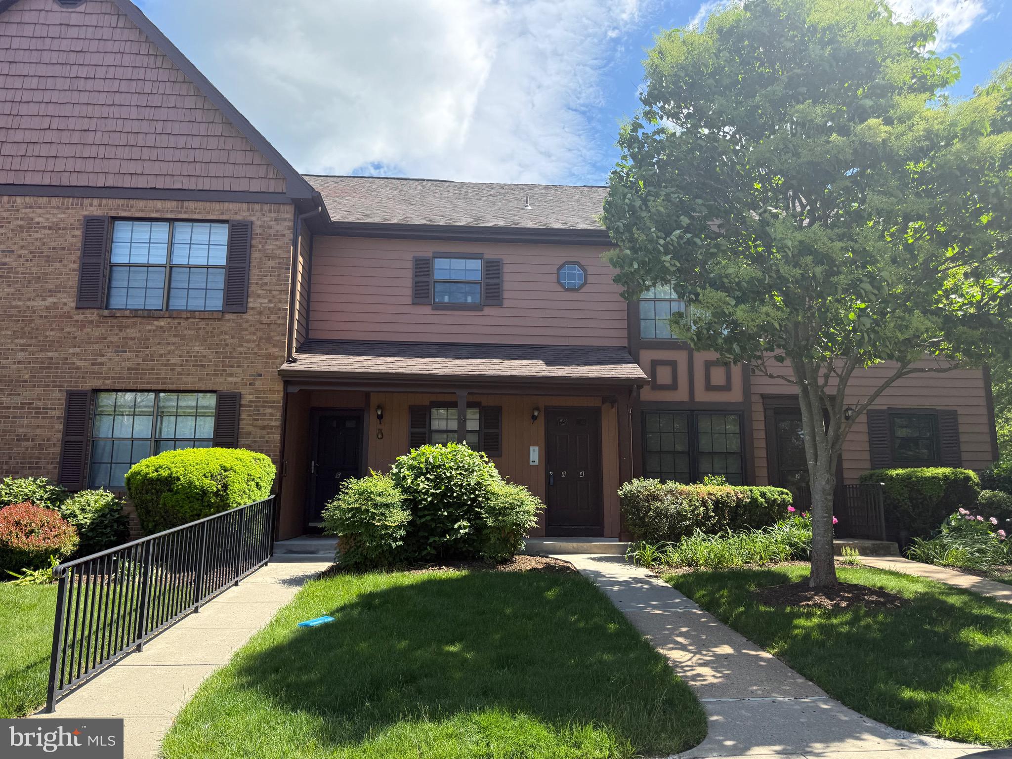 4 BARCLAY COURT