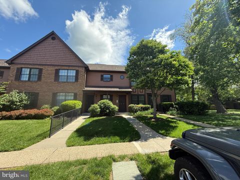 4 BARCLAY COURT LAWRENCEVILLE NJ 08648