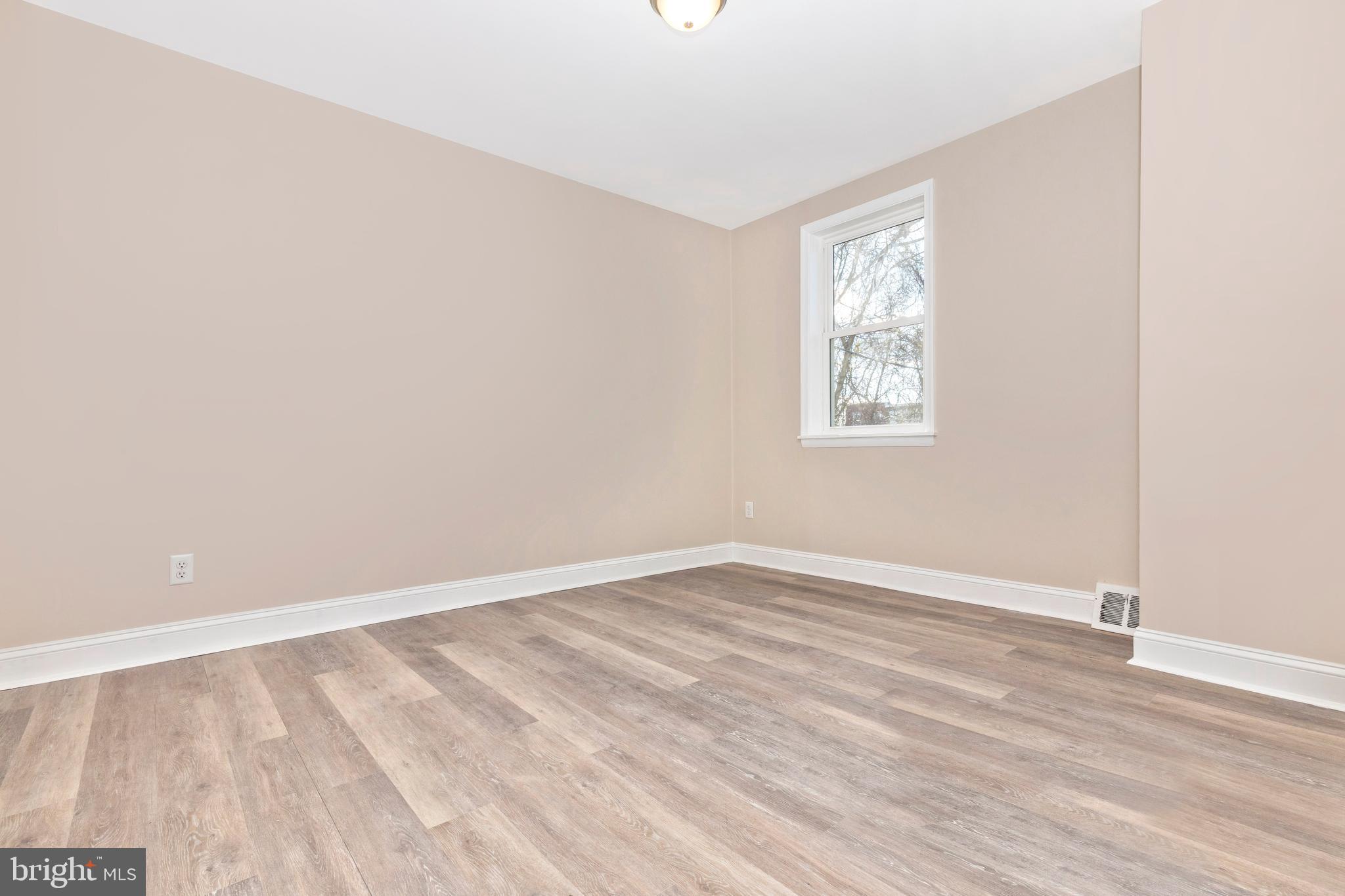 UNIVERSITY CITY - Residential Lease