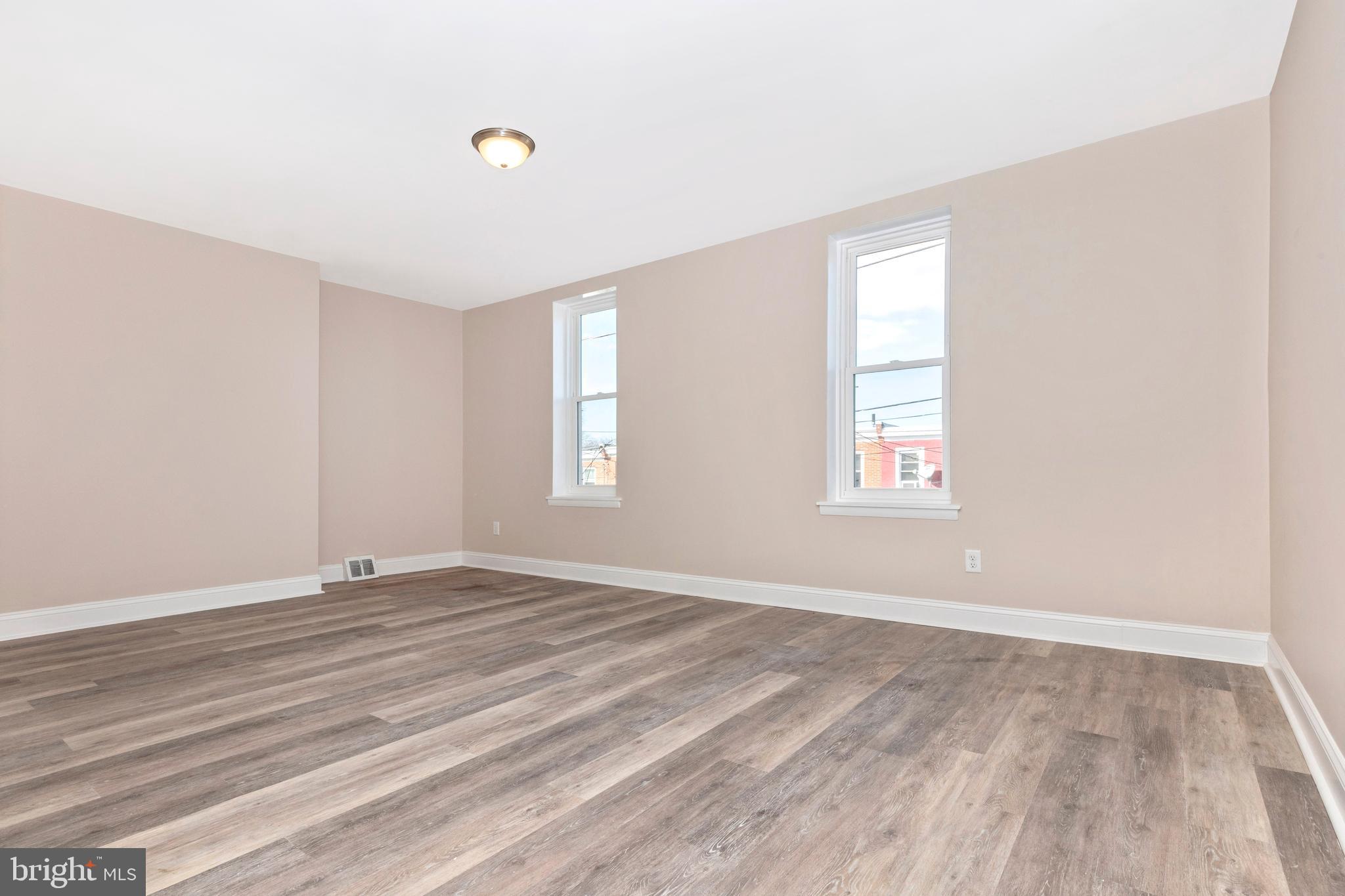 UNIVERSITY CITY - Residential Lease