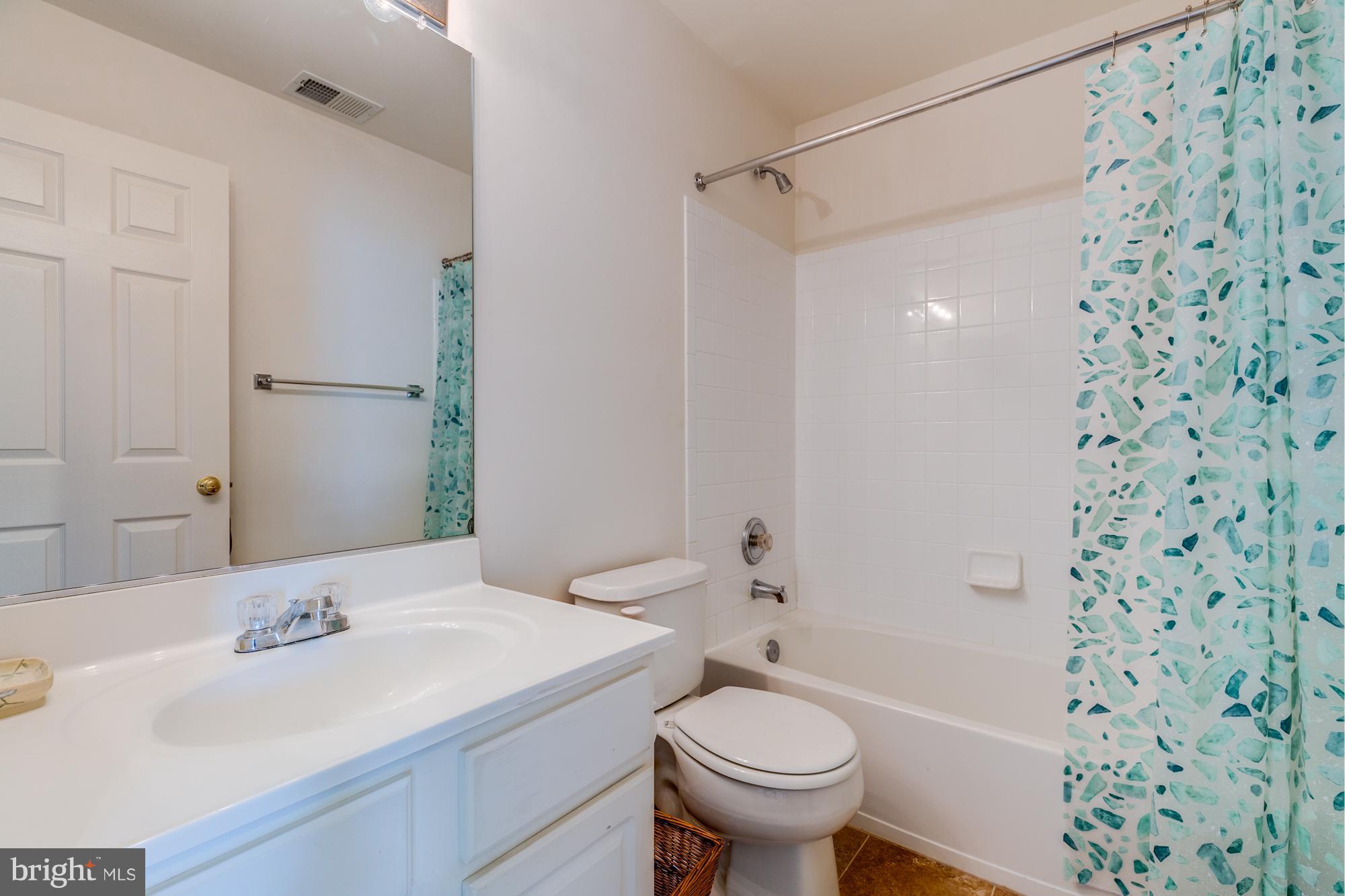 MCNAIR FARMS LANDBAY - Residential Lease