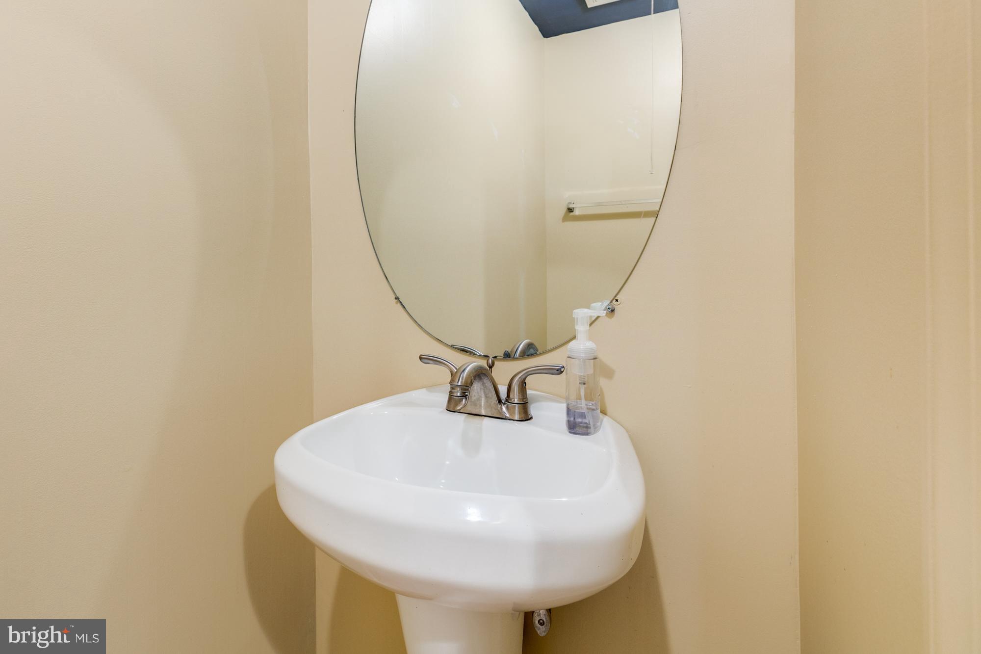 MCNAIR FARMS LANDBAY - Residential Lease