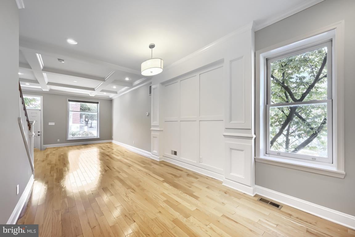 33 N LUZERNE AVENUE