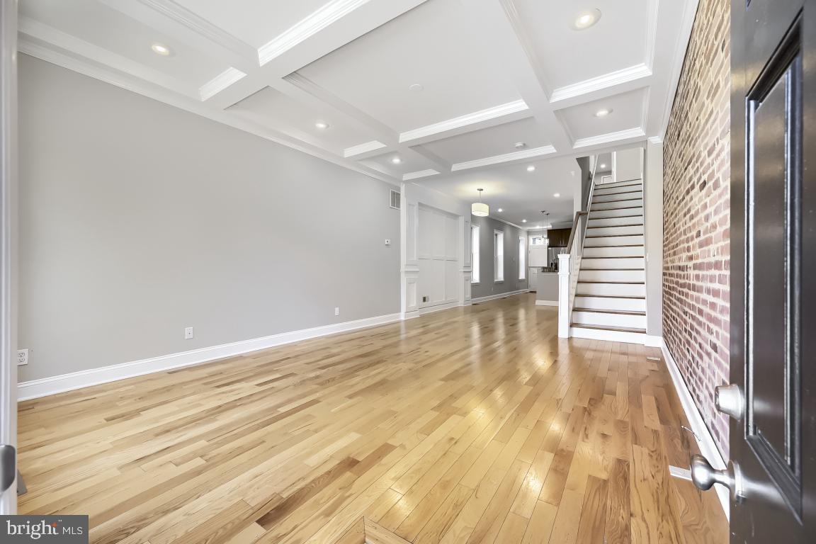 33 N LUZERNE AVENUE
