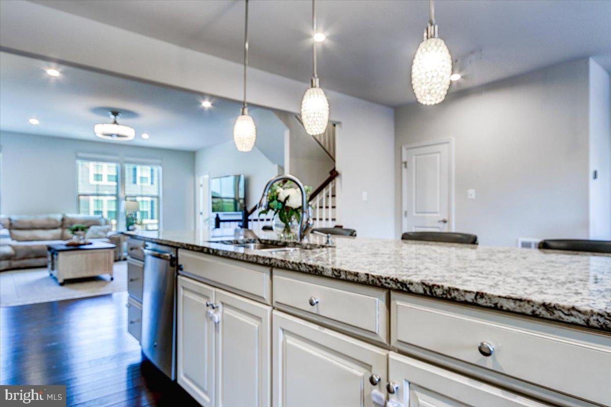 PONDVIEW - Residential