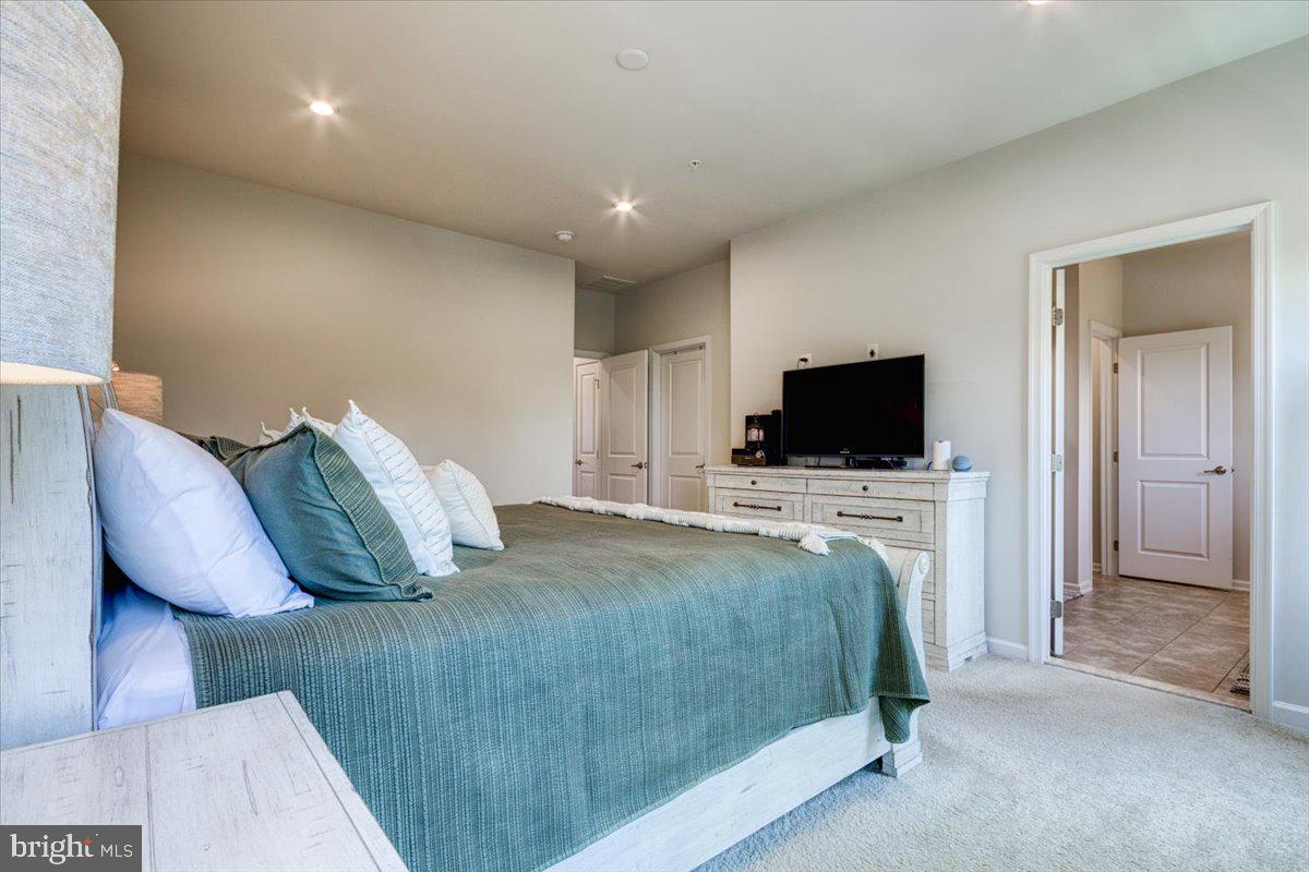 PONDVIEW - Residential