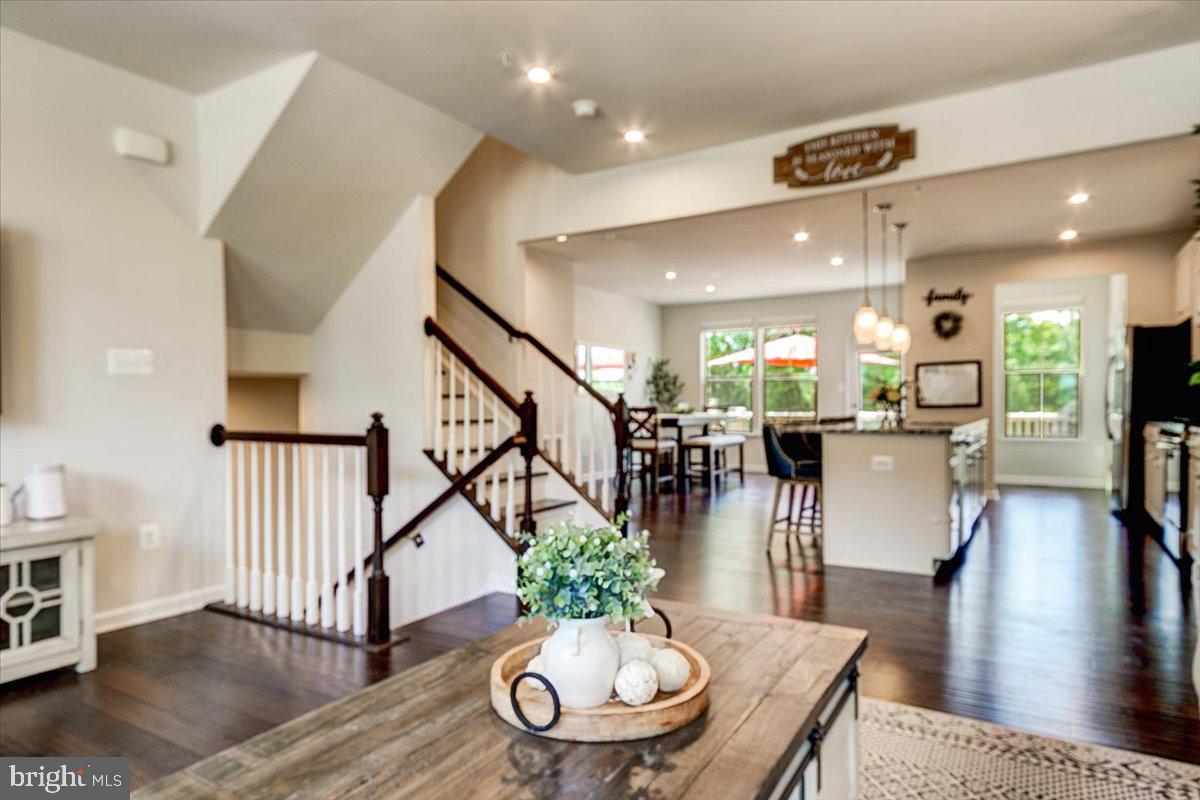 PONDVIEW - Residential