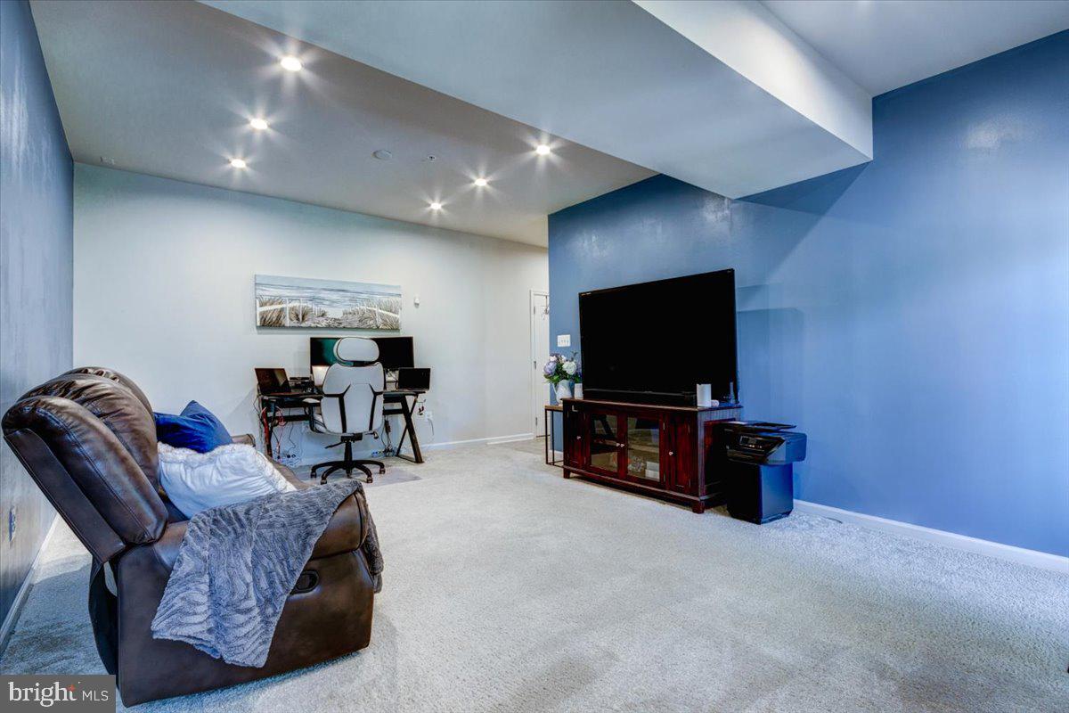 PONDVIEW - Residential