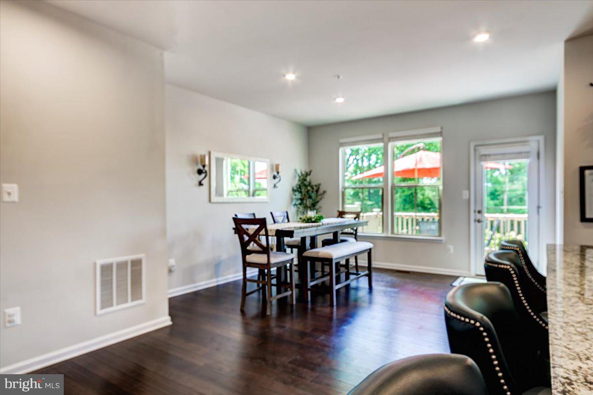 PONDVIEW - Residential