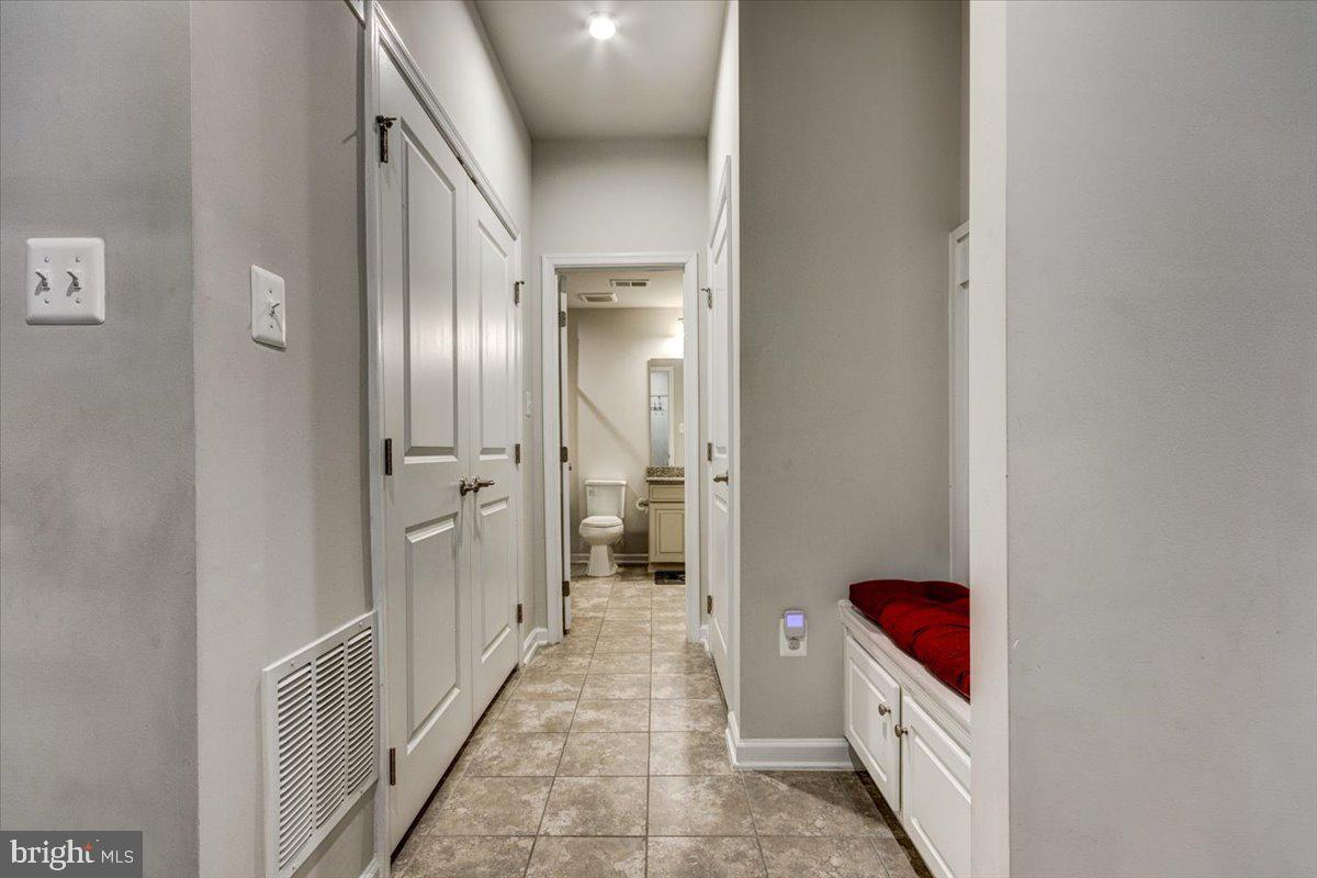 PONDVIEW - Residential