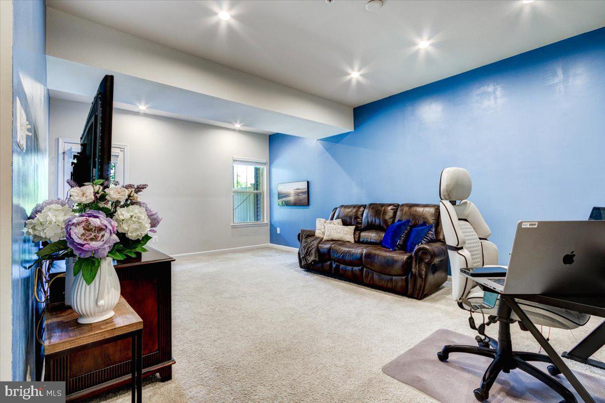 PONDVIEW - Residential