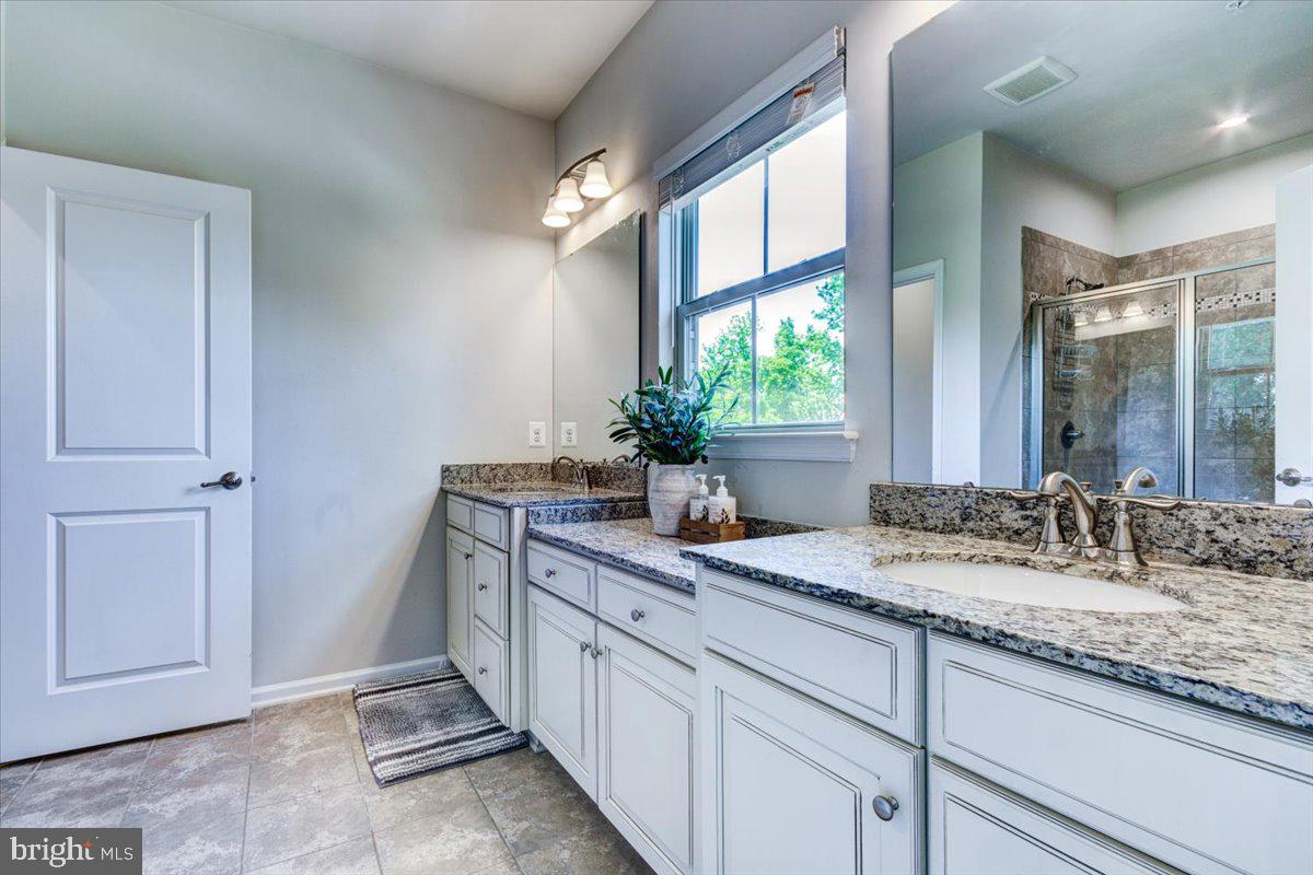 PONDVIEW - Residential