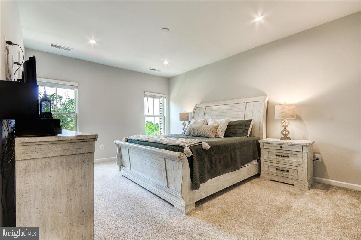 PONDVIEW - Residential