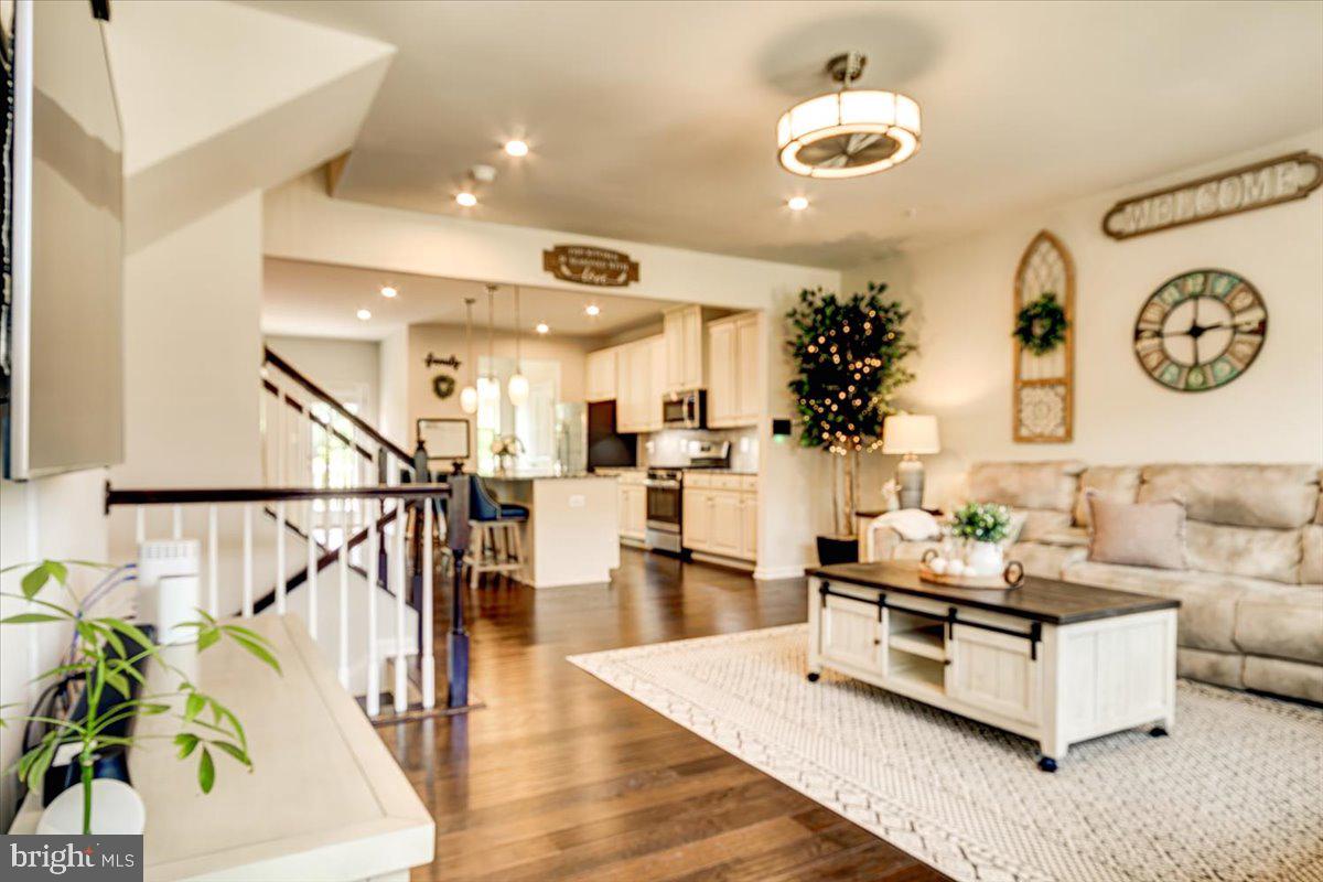 PONDVIEW - Residential