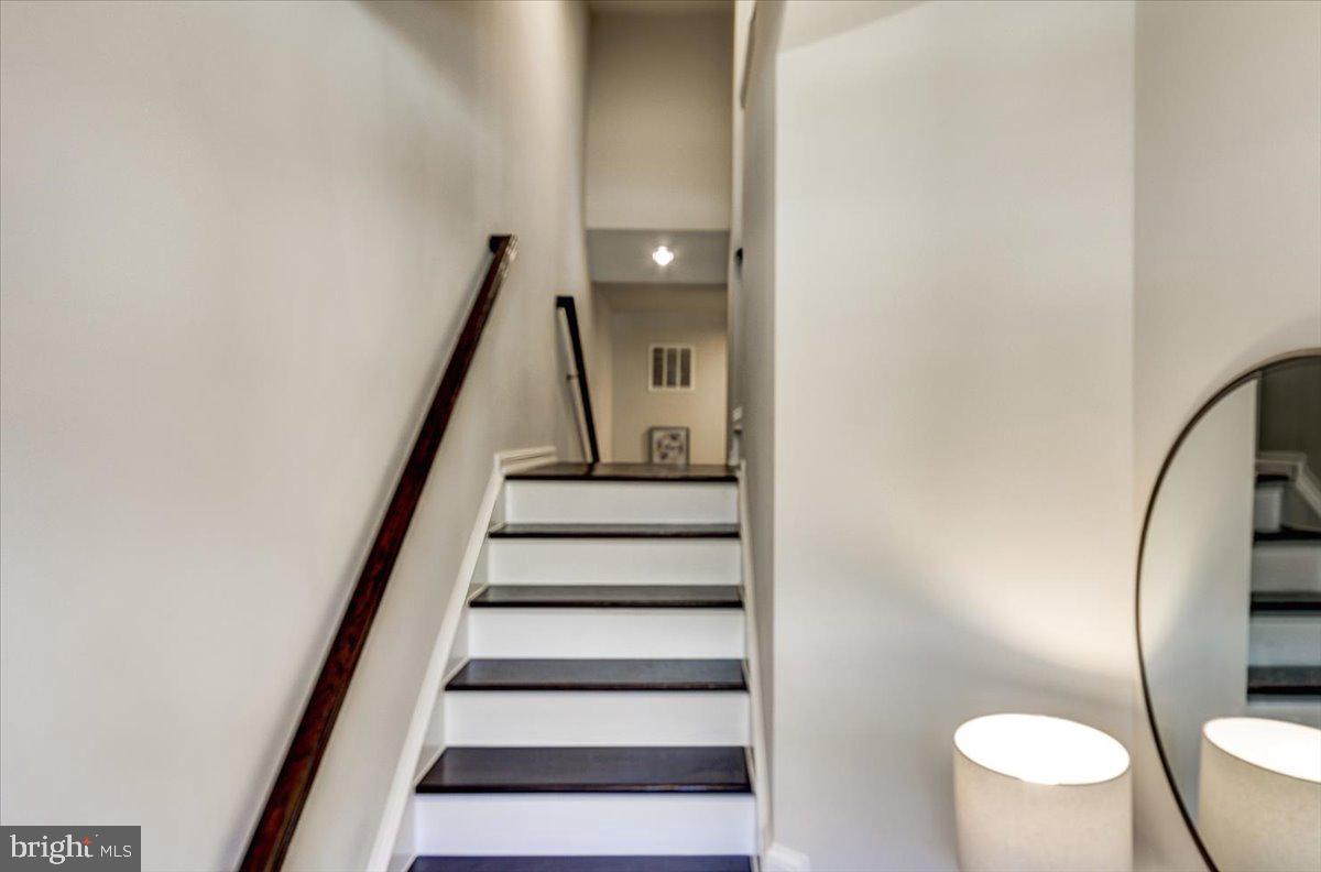 PONDVIEW - Residential