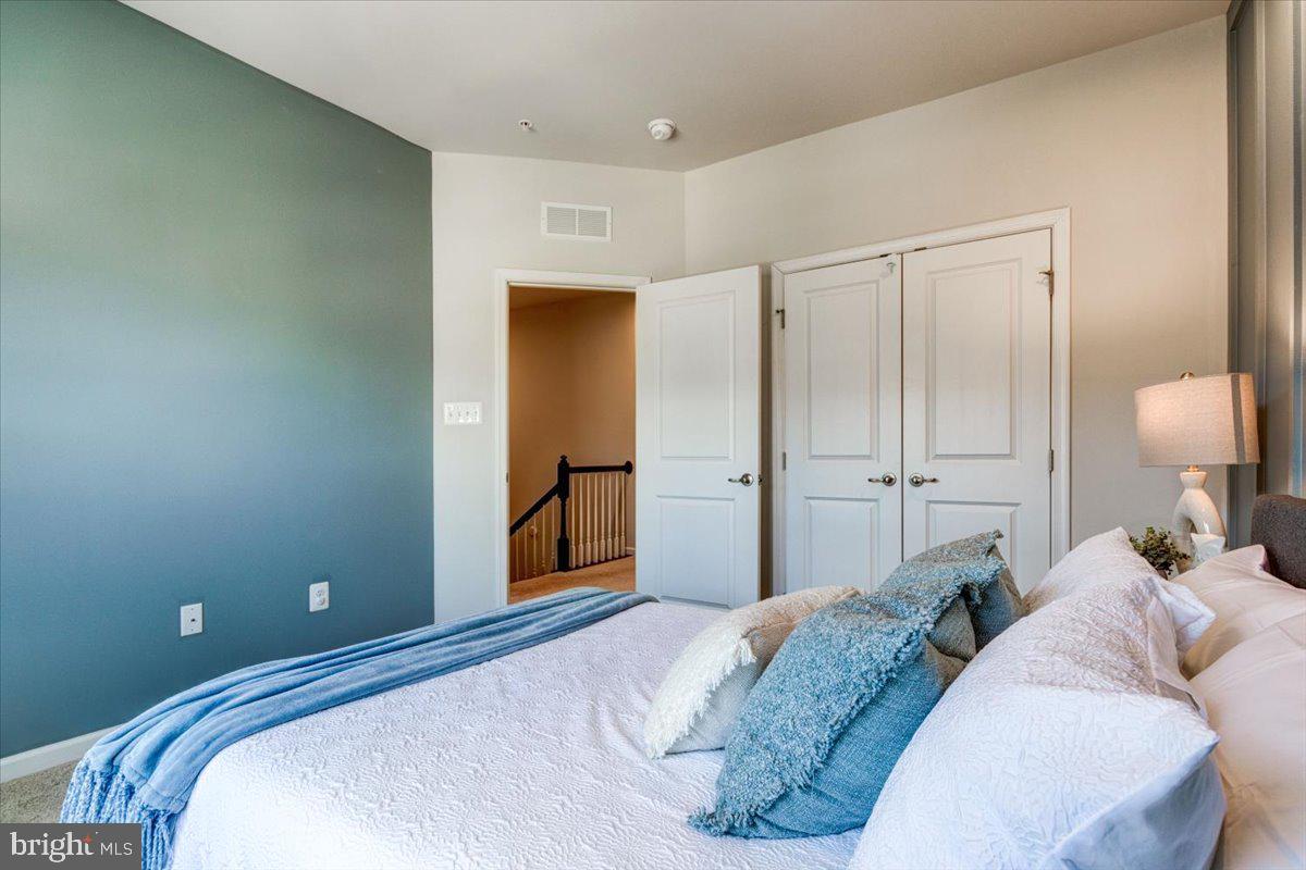 PONDVIEW - Residential