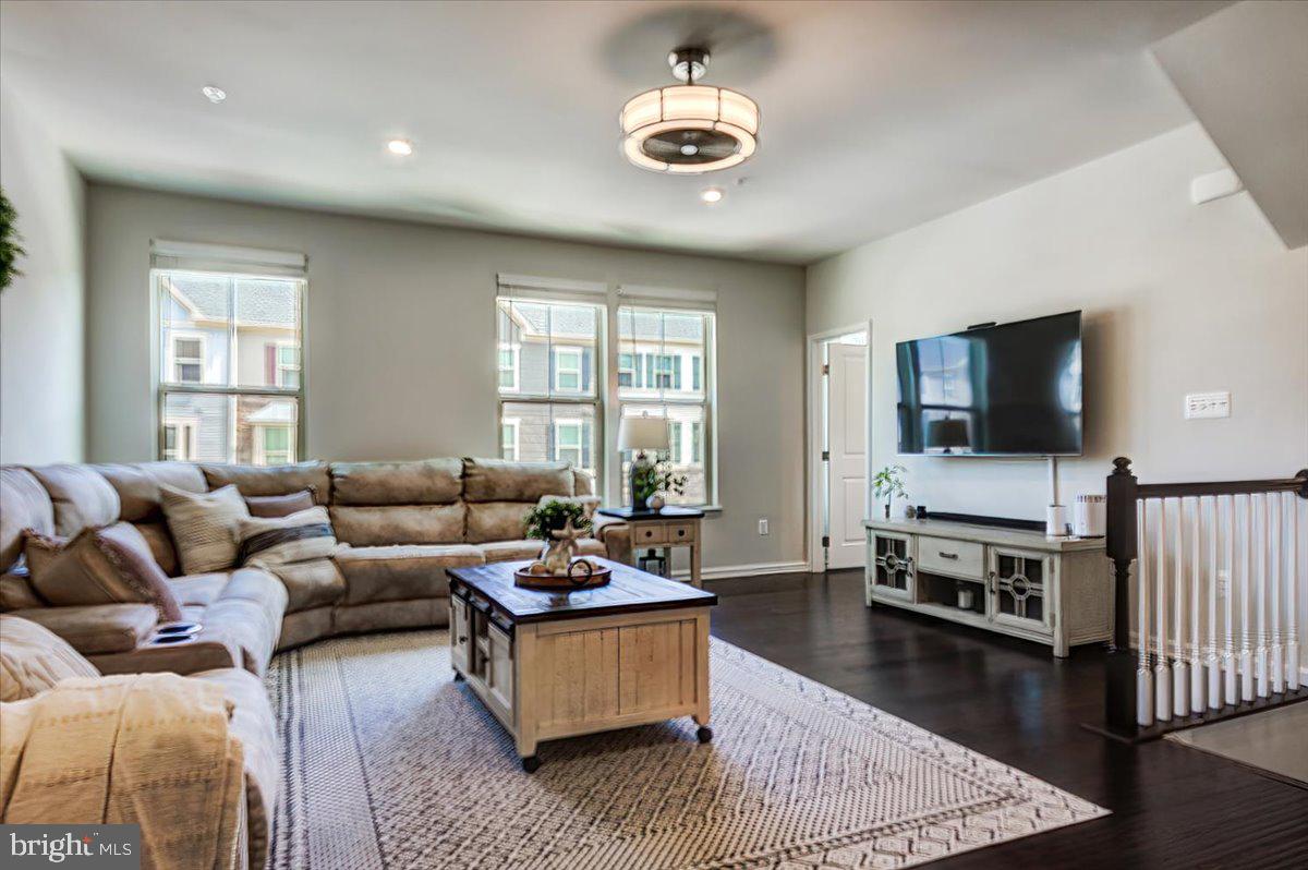 PONDVIEW - Residential