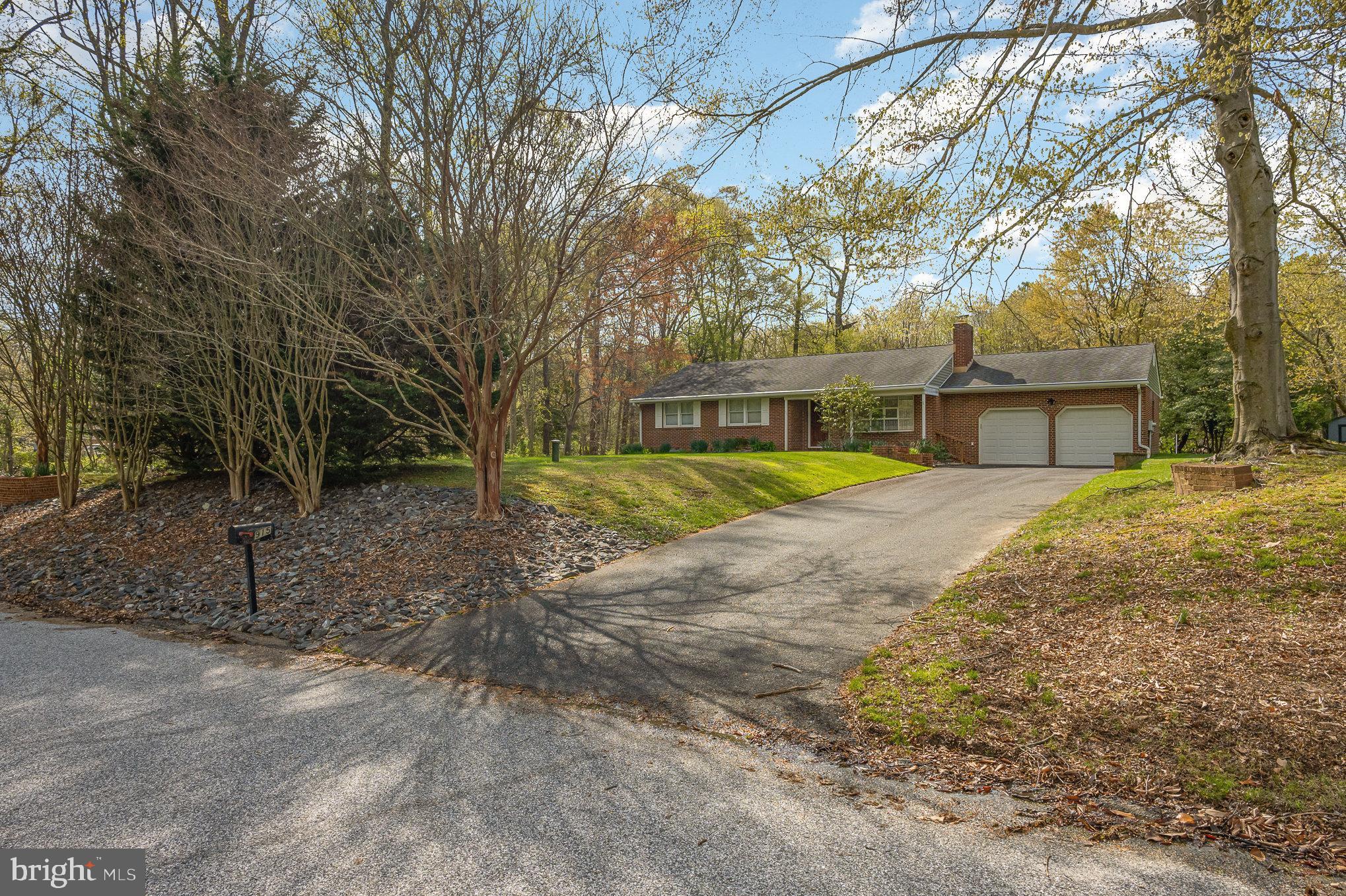 915 COUNTRY CLUB ROAD
