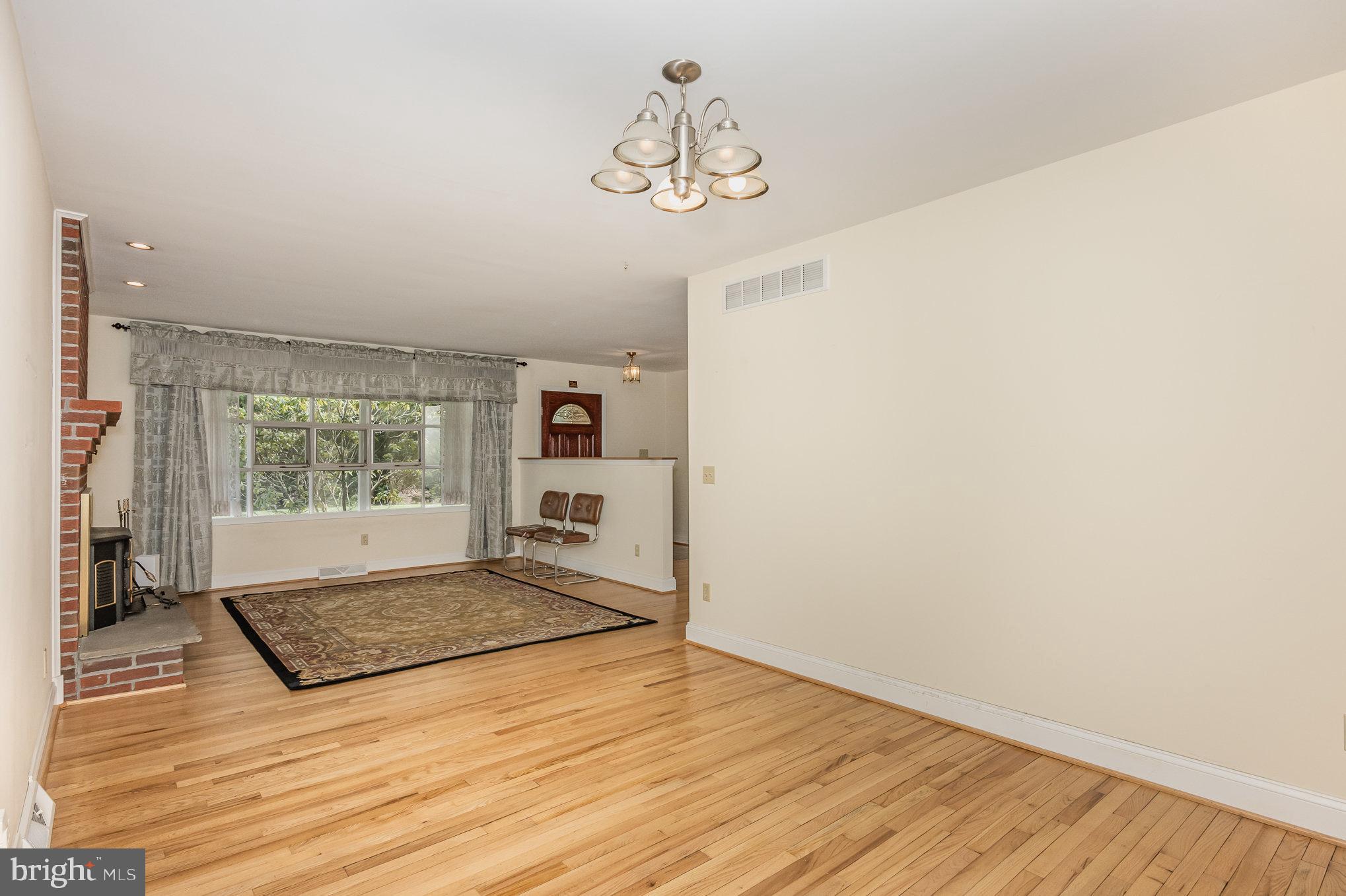 OAKINGTON MANOR - Residential