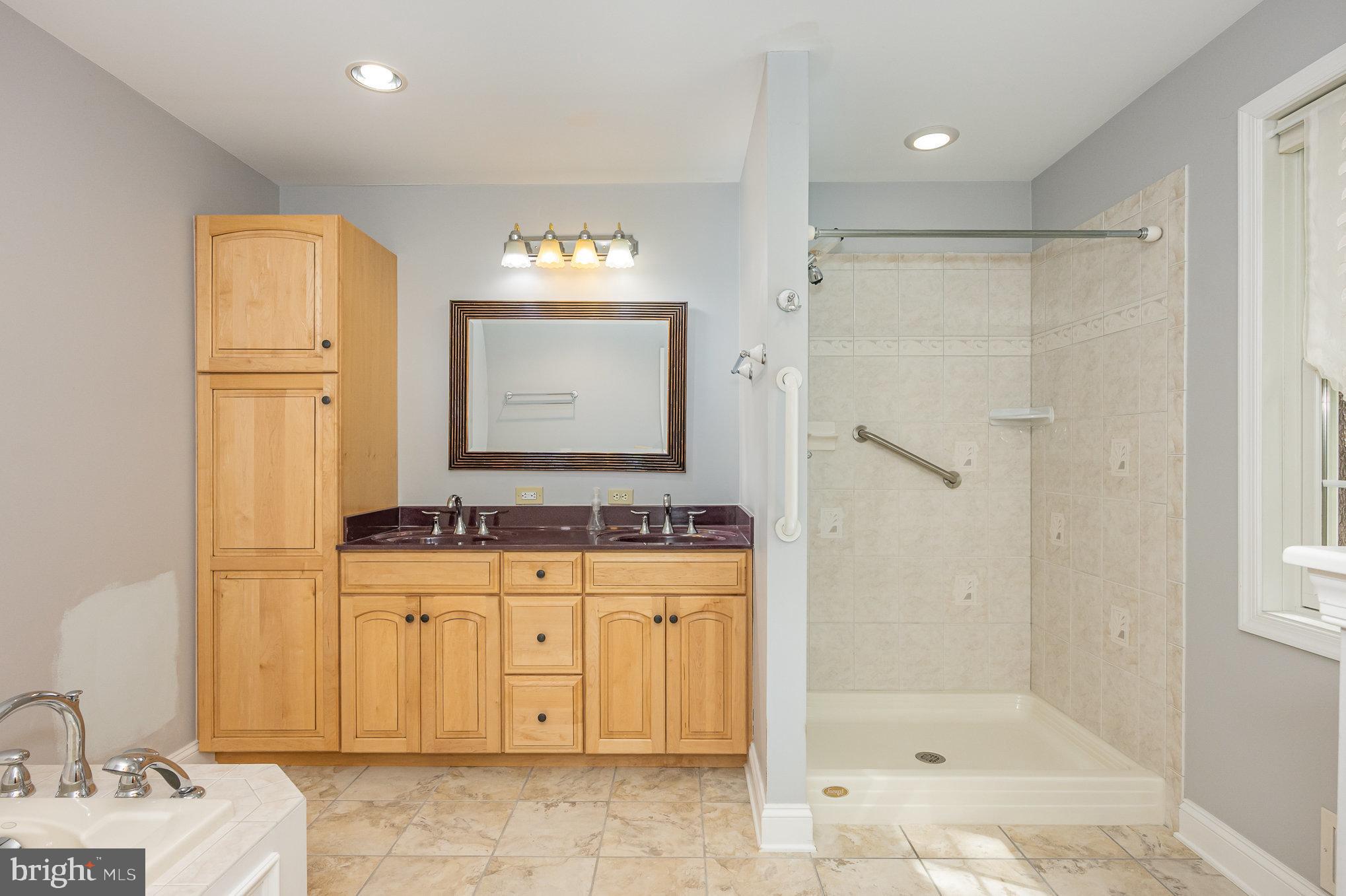 OAKINGTON MANOR - Residential